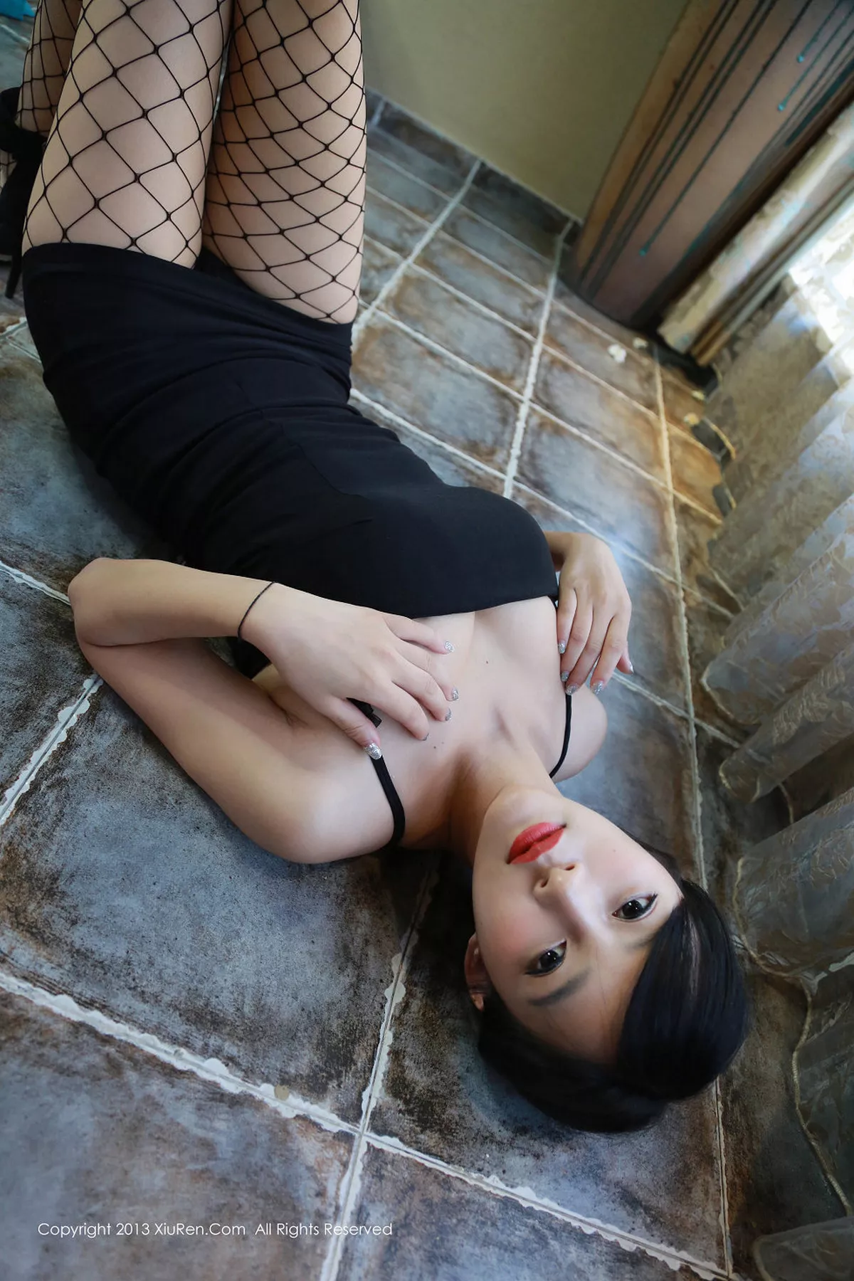 秀人集.com_[XiuRen秀人网]No.007_嫩模toro羽住黑丝内衣性感红唇激情诱惑写真70P