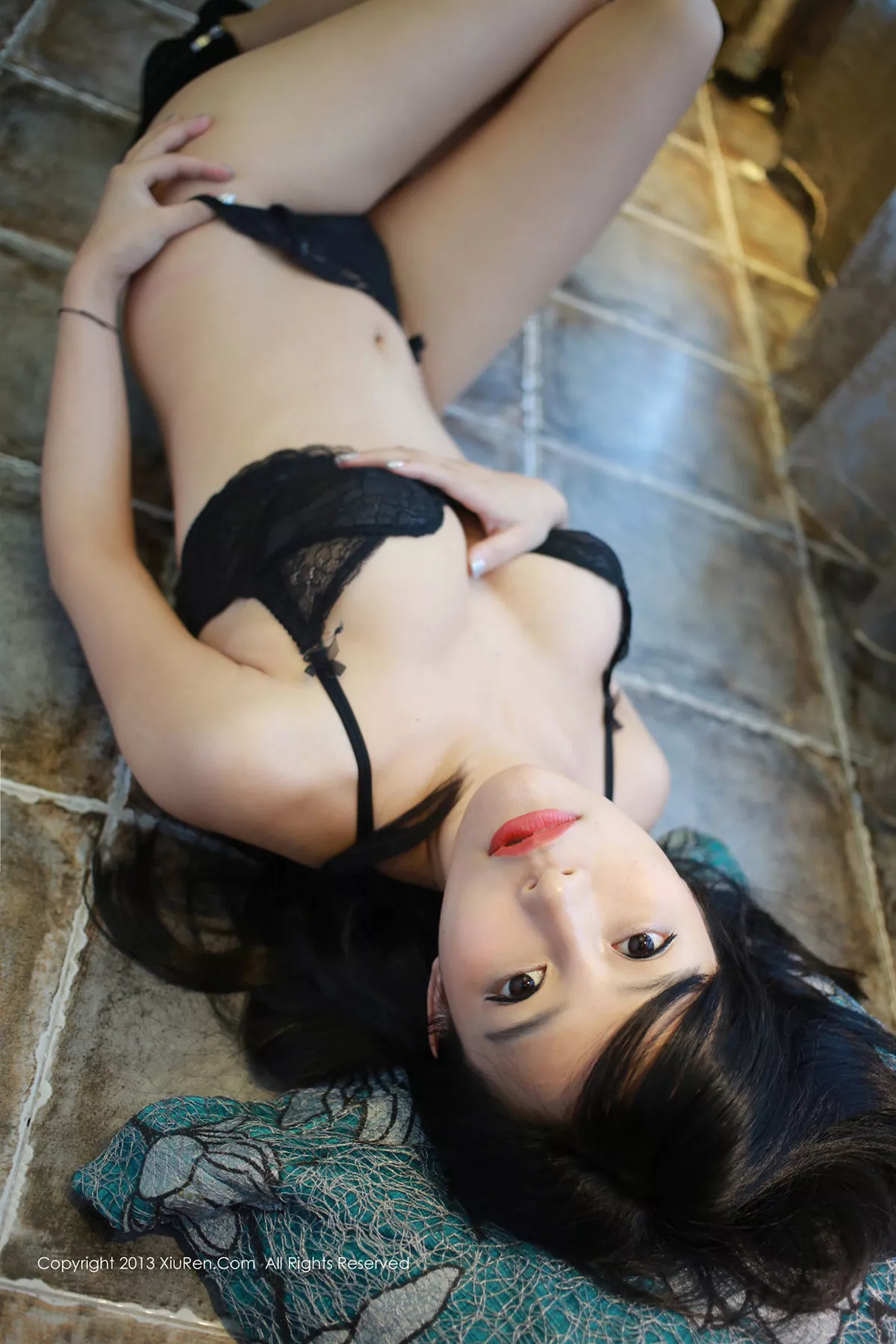 秀人集.com_[XiuRen秀人网]No.007_嫩模toro羽住黑丝内衣性感红唇激情诱惑写真70P