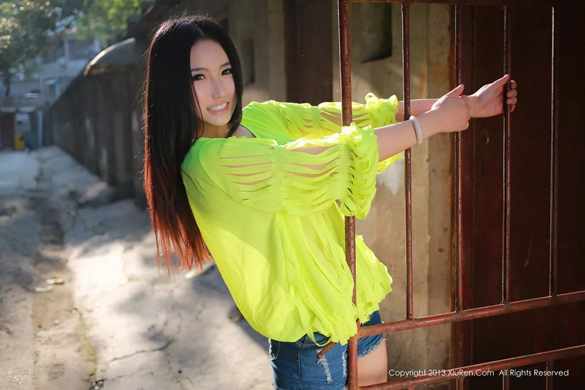 秀人集.com_[XiuRen秀人网]No.017_美媛女神MOON嘉依居家私房超级豪乳诱惑写真80P