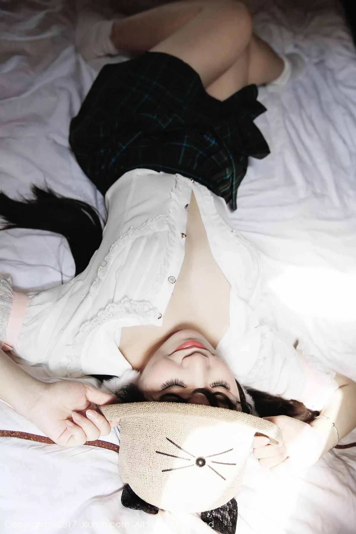 秀人集.com_[XiuRen秀人网]No.742_嫩模V菜居家私房全裸上身秀雪嫩豪乳娇羞迷人写真50P