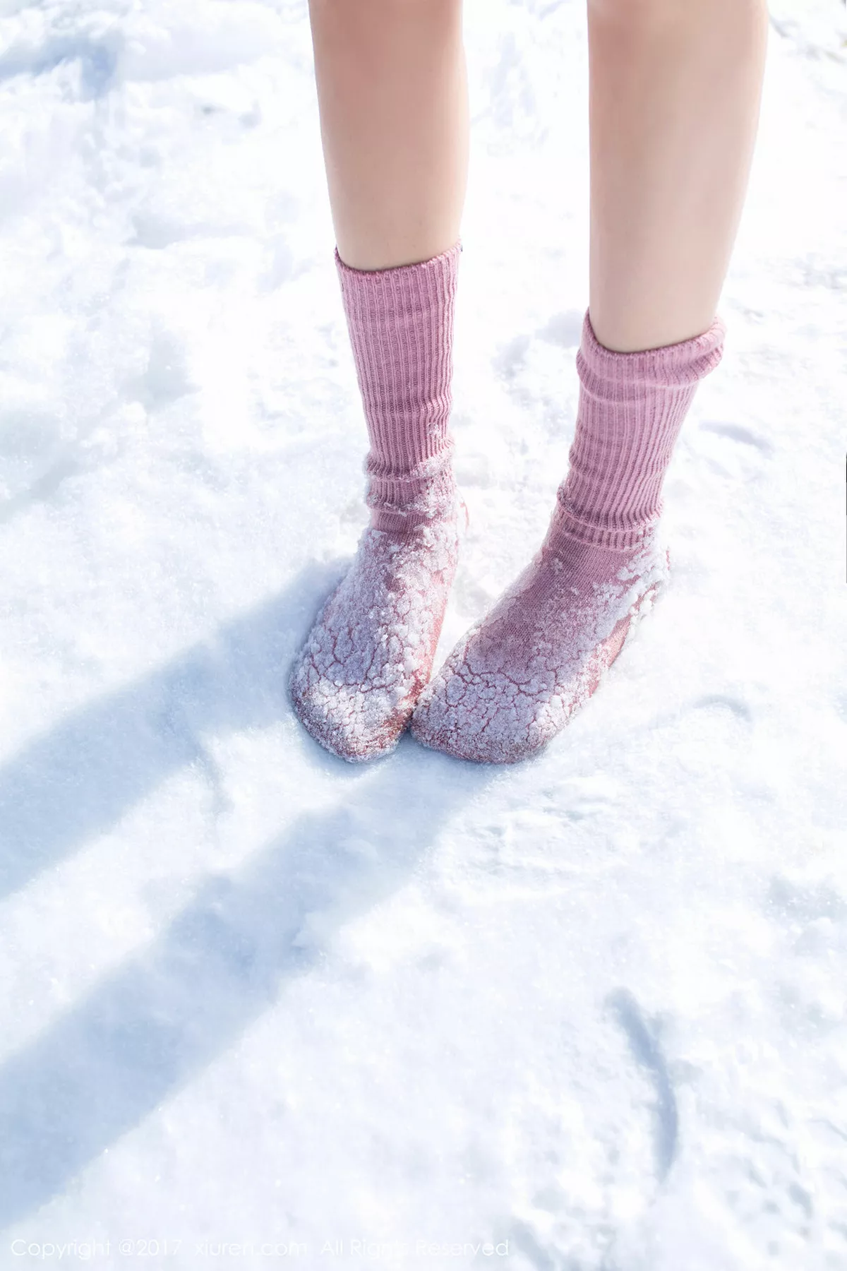 秀人集.com_[XiuRen秀人网]No.720_嫩模兜豆靓Youlina冰天雪地里黑色蕾丝内裤冰冷诱惑写真51P