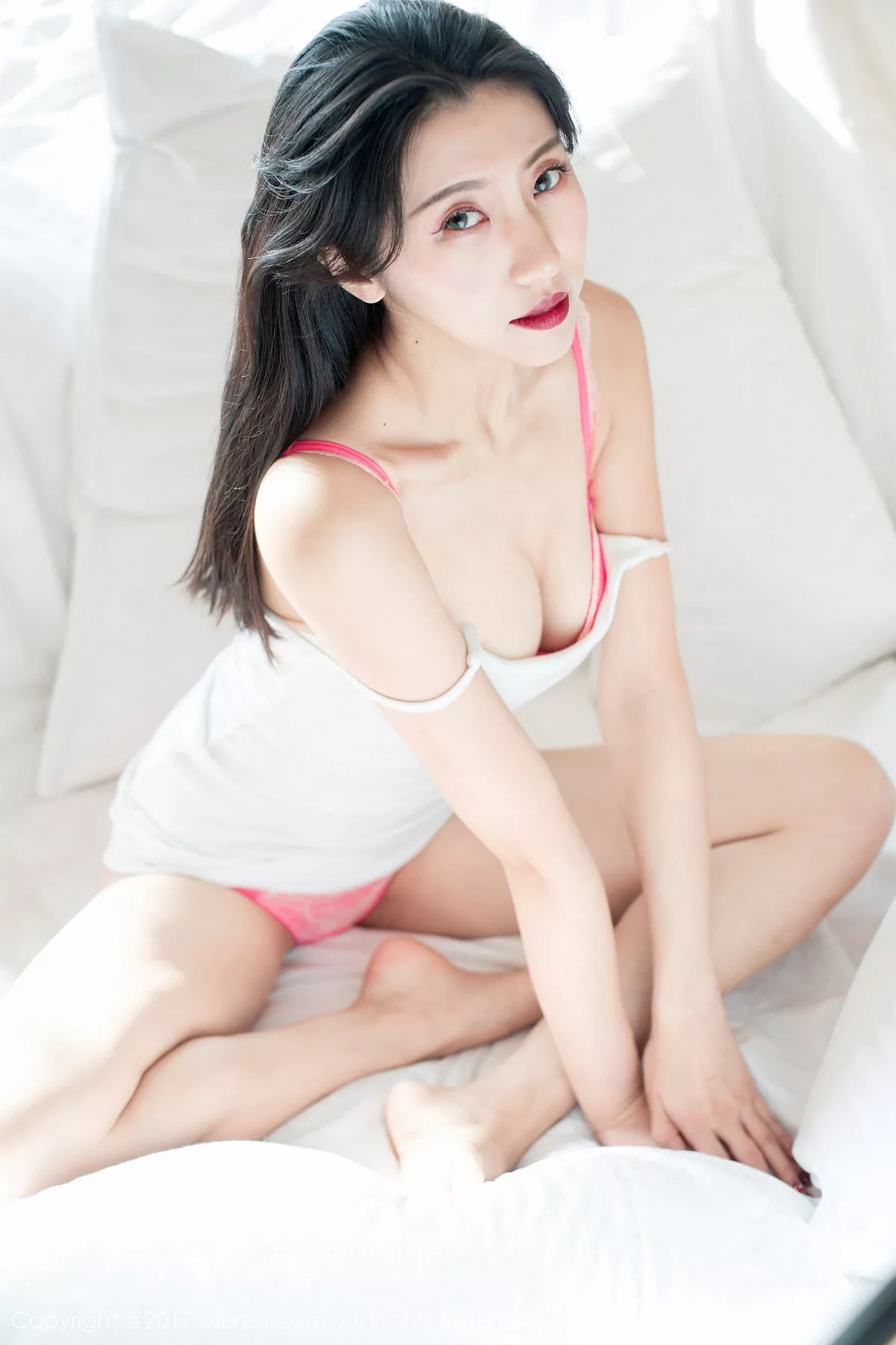 秀人集.com_[XiuRen秀人网]No.762_长腿美女大熙白色吊带背心秀红色内衣性感美胸写真53P