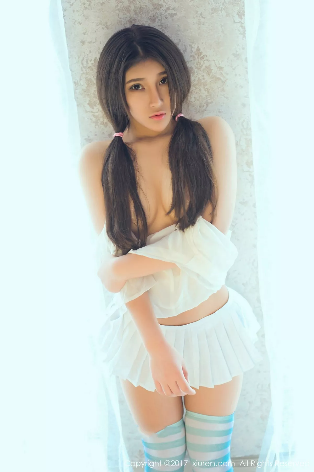 秀人集.com_[XiuRen秀人网]No.783_嫩模当然是小熊呀黑色破烂丝袜+百褶裙开胸撩人姿势诱惑写真44P