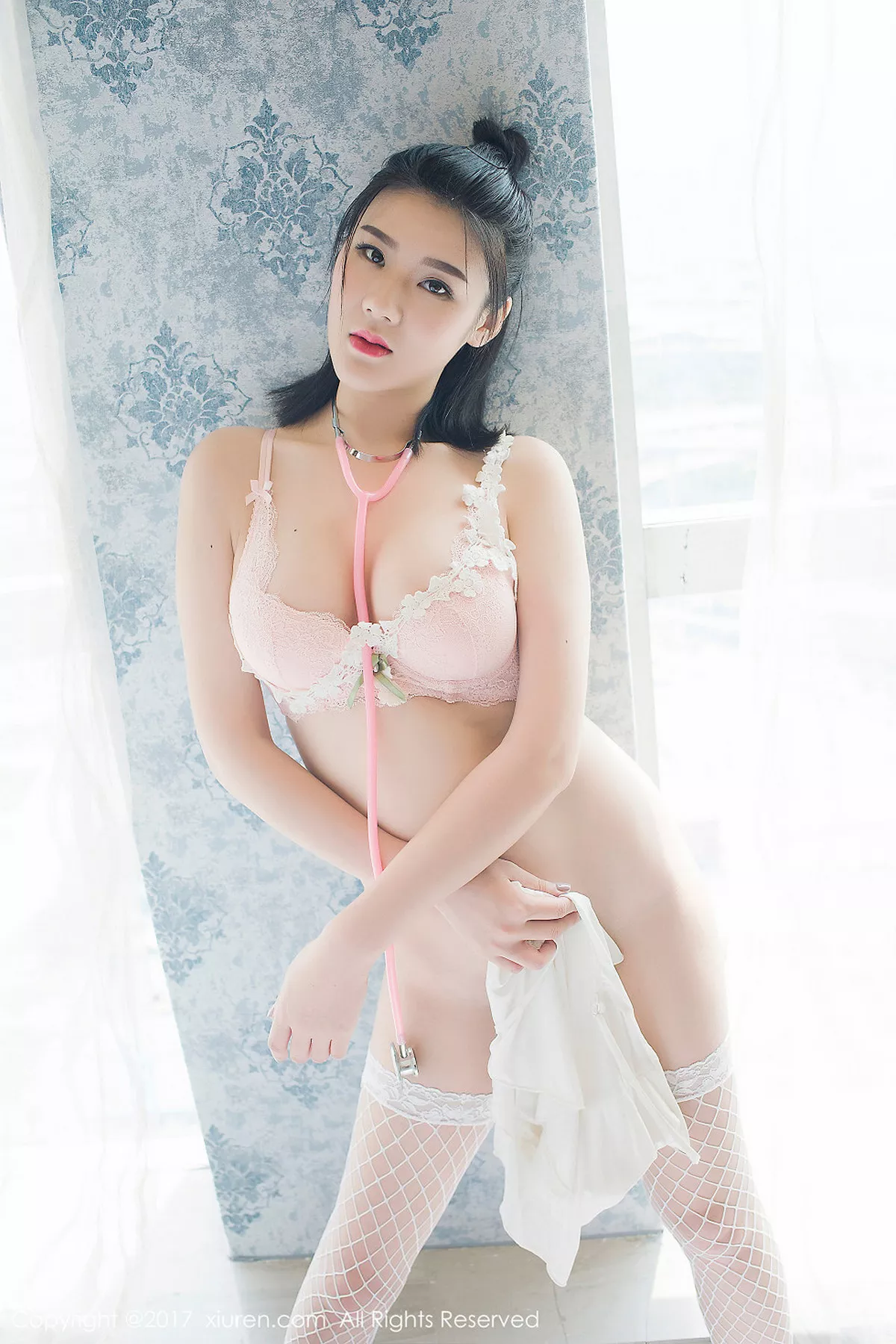 秀人集.com_[XiuRen秀人网]No.808_新晋模特悠涵性感小护士粉色内衣白丝网袜秀完美身材写真45P