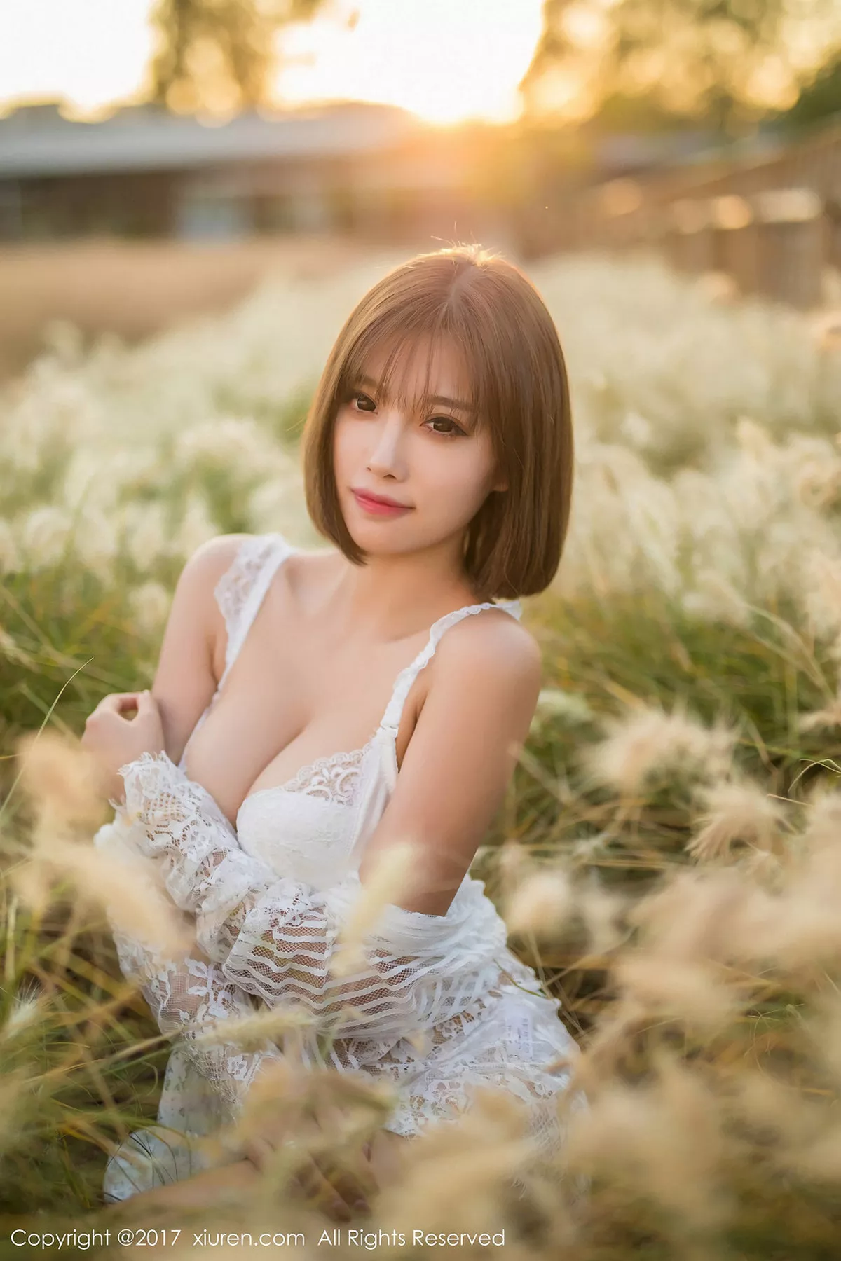 秀人集.com_[XiuRen秀人网]No.847_甜美女神杨晨晨户外花丛中白色蕾丝内衣秀完美身材性感写真50P