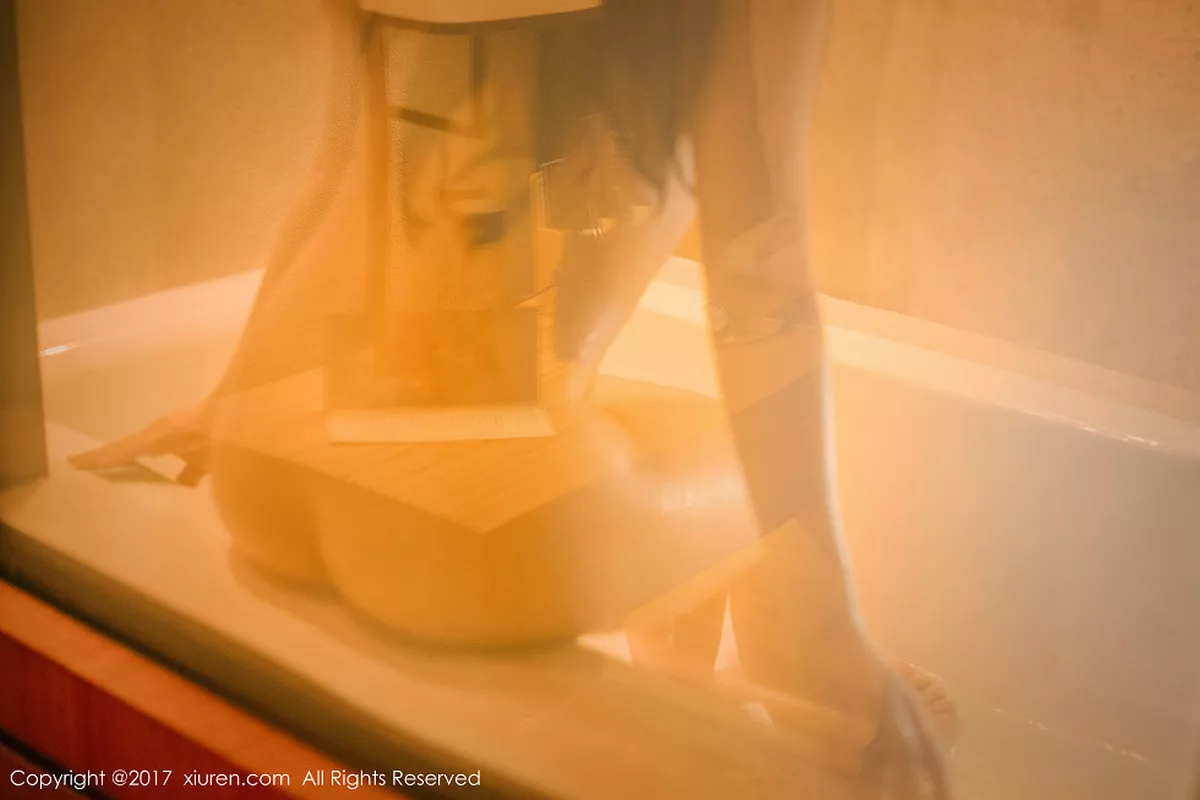 秀人集.com_[XiuRen秀人网]No.823_嫩模吃白菜的vi菜菜居家私房全裸秀诱人酮体极致诱惑写真48P