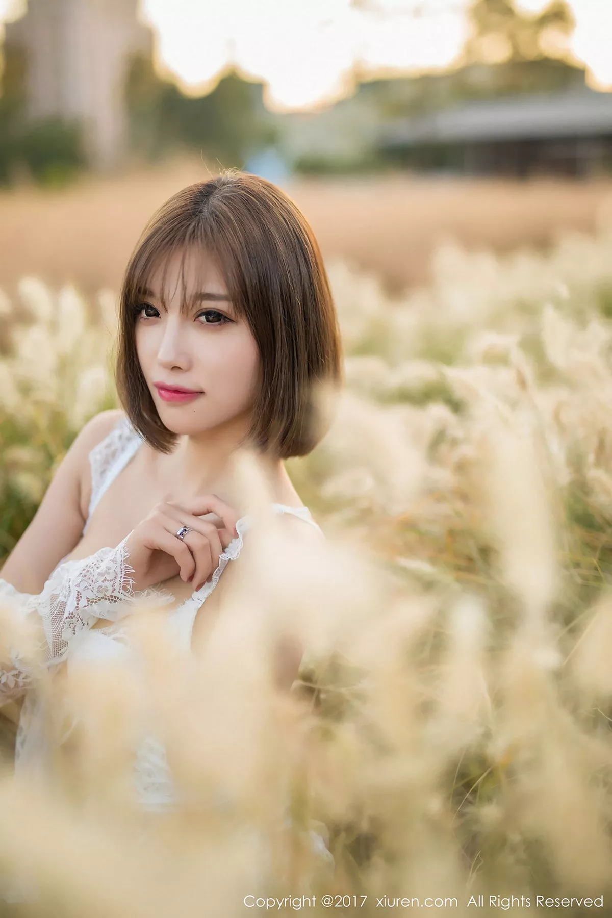 秀人集.com_[XiuRen秀人网]No.847_甜美女神杨晨晨户外花丛中白色蕾丝内衣秀完美身材性感写真50P