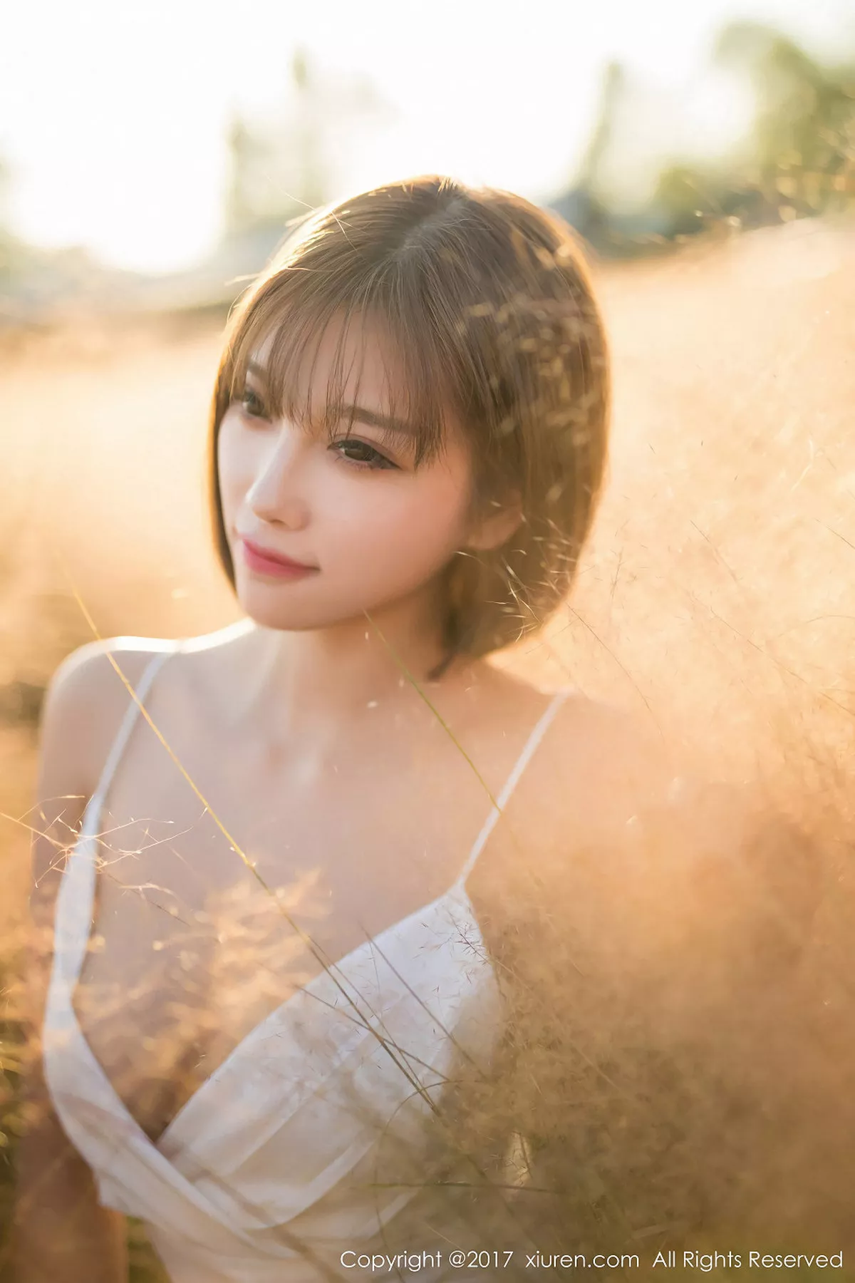 秀人集.com_[XiuRen秀人网]No.847_甜美女神杨晨晨户外花丛中白色蕾丝内衣秀完美身材性感写真50P