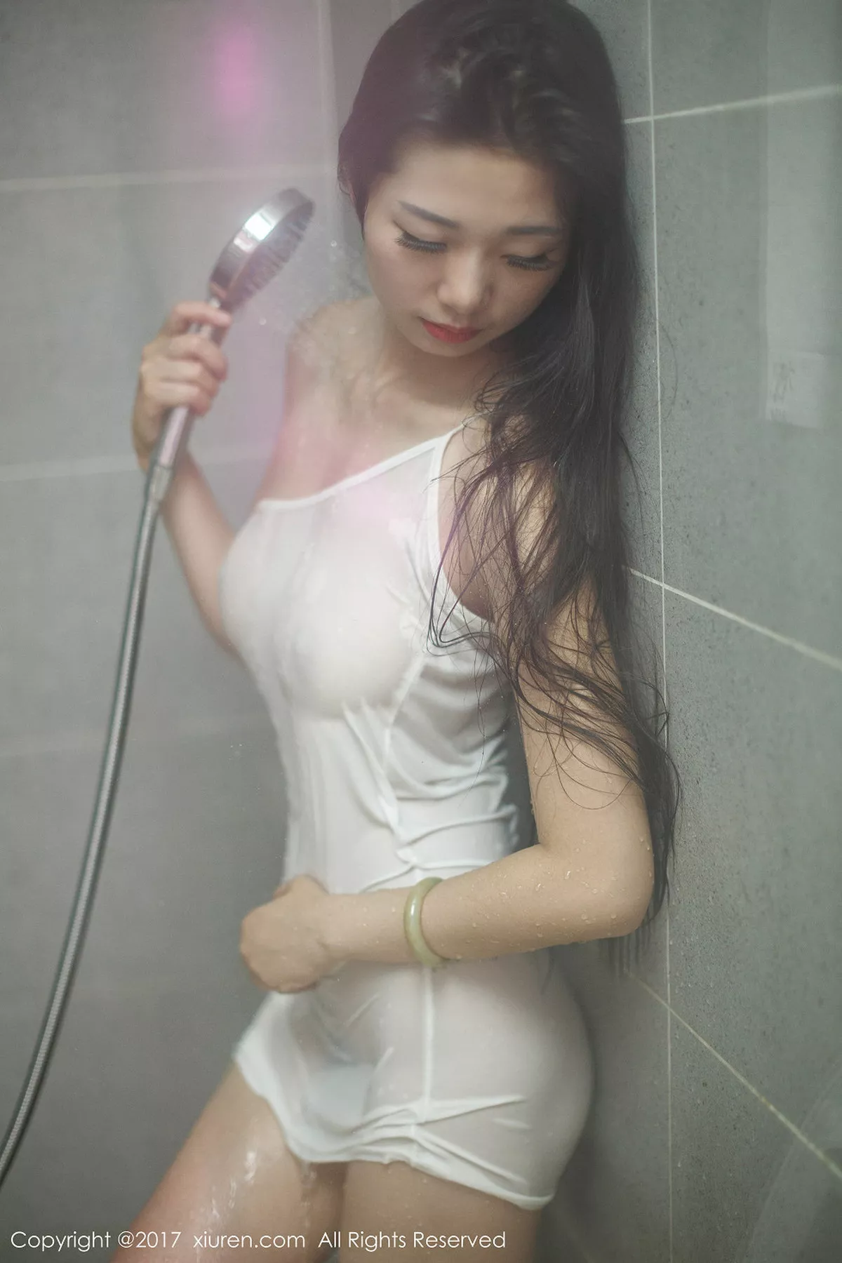 秀人集.com_[XiuRen秀人网]No.824_嫩模宋KiKi性感护士装加浴室湿身真空露美乳撩人诱惑写真41P