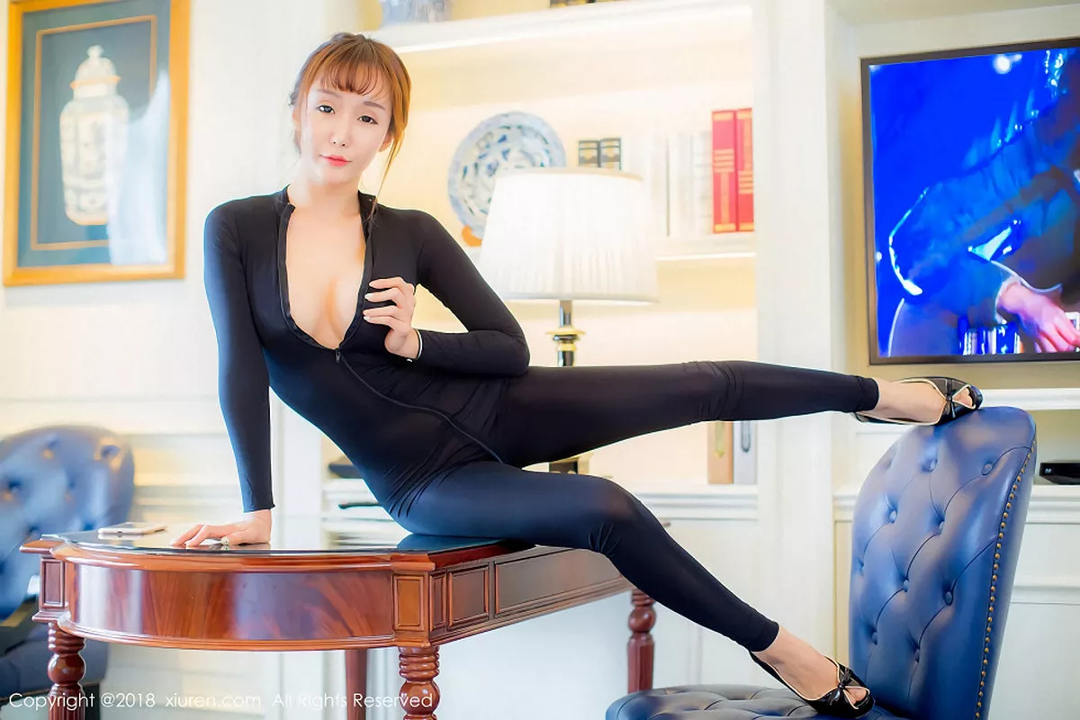 秀人集.com_[XiuRen秀人网]No.979_嫩模顾灿居家私房大尺度浴室里血滴子遮点全裸诱惑写真65P