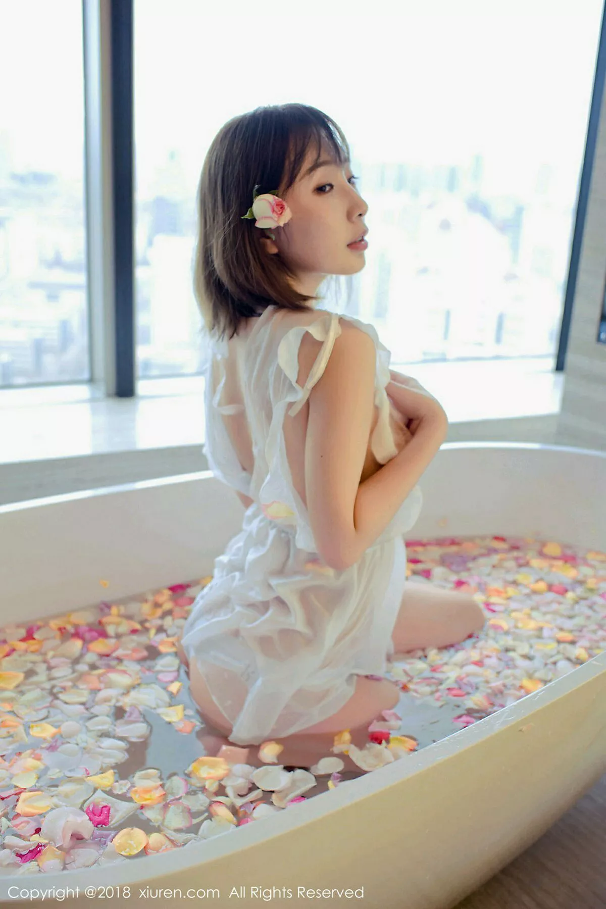 秀人集.com_[XiuRen秀人网]No.981_嫩模枝恩居家私房浴缸里玫瑰花瓣浴真空湿身诱惑写真57P