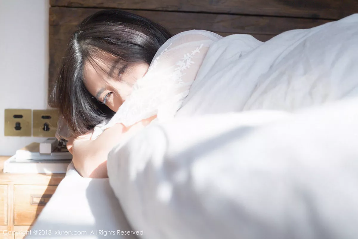 秀人集.com_[XiuRen秀人网]No.1024_女神许诺Sabrina居家早安女友系列床上慵懒迷人写真82P