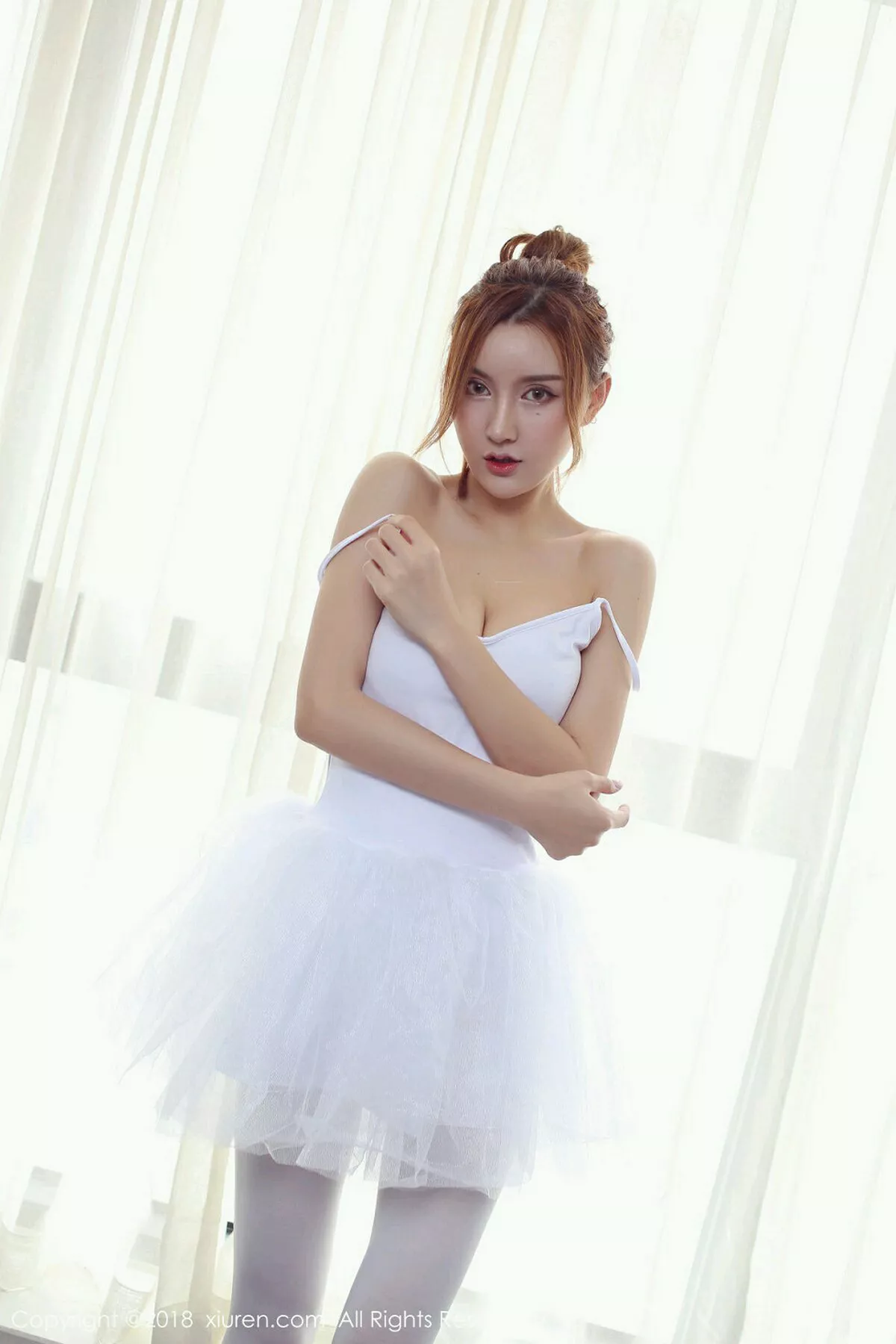 秀人集.com_[XiuRen秀人网]No.1031_嫩模M梦baby芭蕾舞装扮白色内衣半脱双手档乳撩人诱惑写真55P