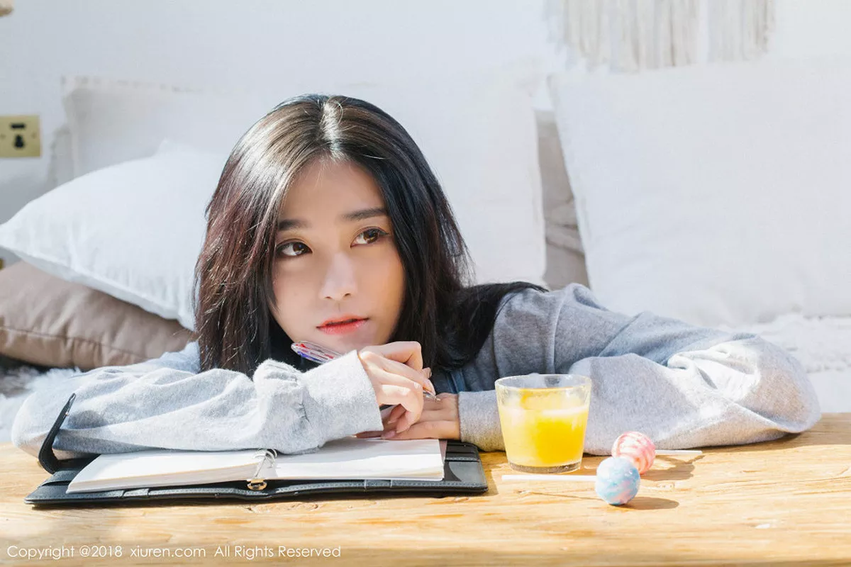 秀人集.com_[XiuRen秀人网]No.1024_女神许诺Sabrina居家早安女友系列床上慵懒迷人写真82P