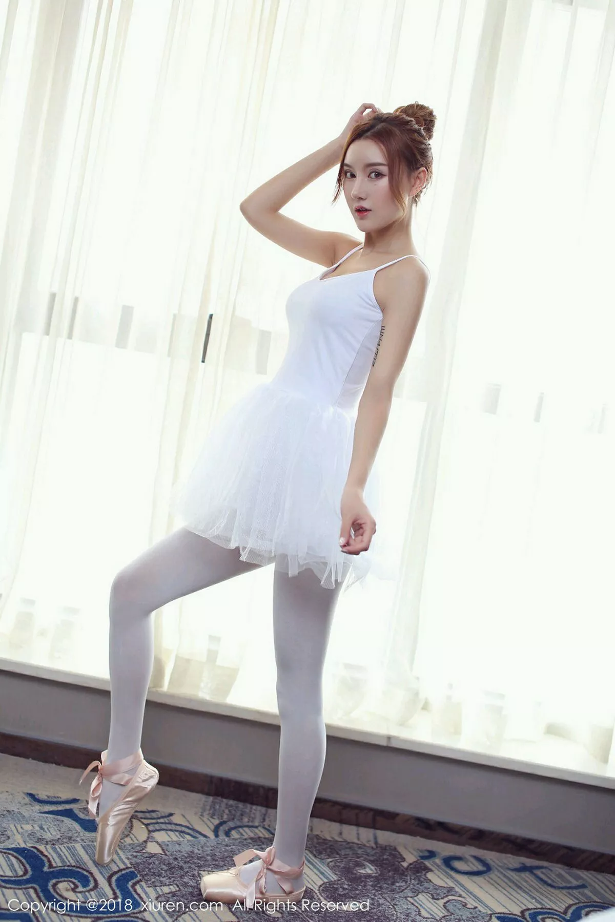 秀人集.com_[XiuRen秀人网]No.1031_嫩模M梦baby芭蕾舞装扮白色内衣半脱双手档乳撩人诱惑写真55P