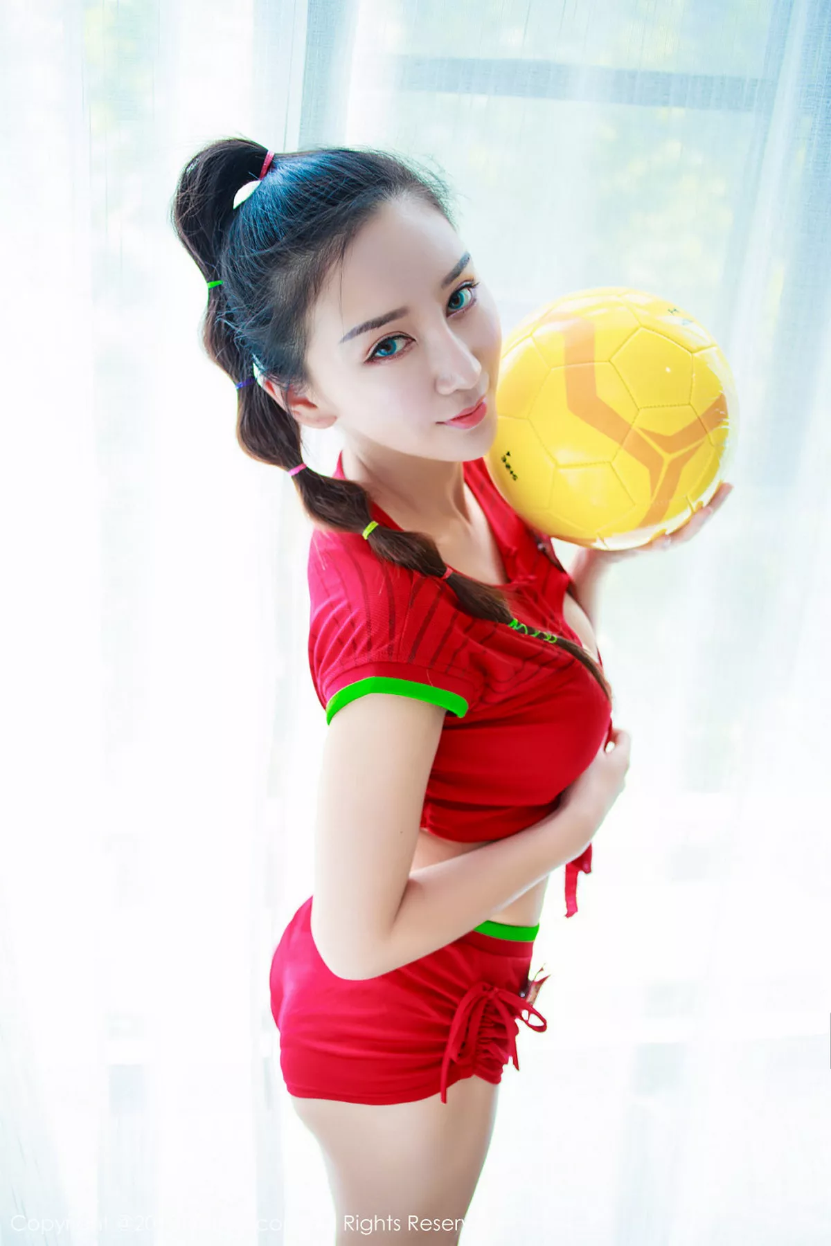 秀人集.com_[XiuRen秀人网]No.1061_嫩模邹晶晶女王性感足球宝贝半脱露豪乳遮两点喷血诱惑写真51P