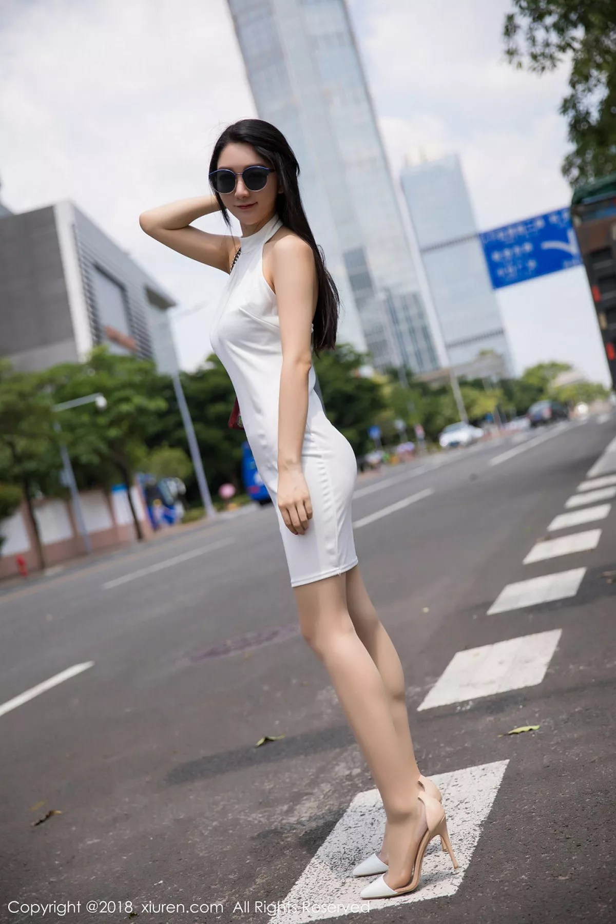 秀人集.com_[XiuRen秀人网]No.1149_女神Angela小热巴室外车拍系列肉丝裤袜撩人姿势诱惑写真76P