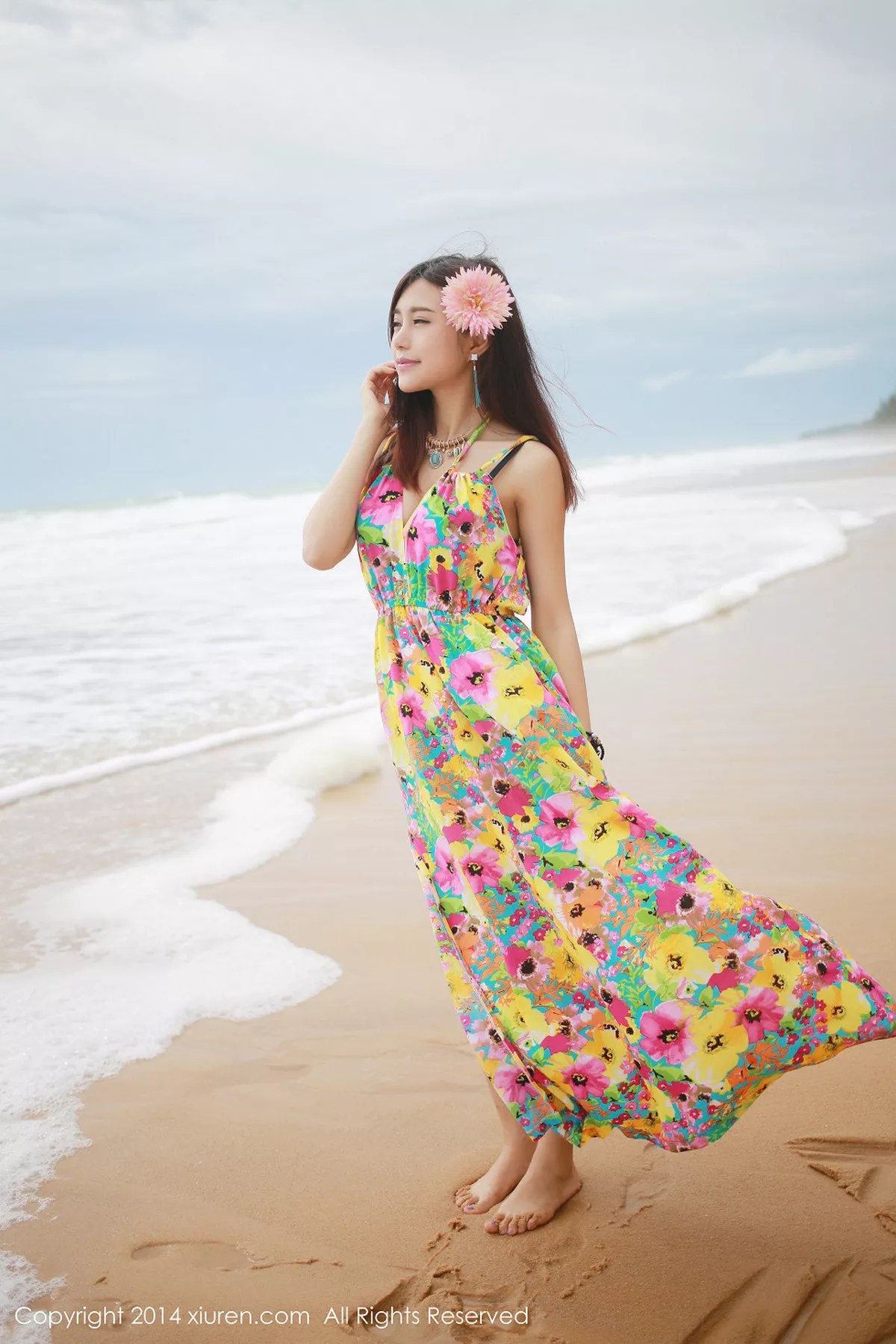 秀人集.com_[XiuRen秀人网]No.200_花仙子美女绮里嘉ula花色连身裙海边撩人风情性感写真69P