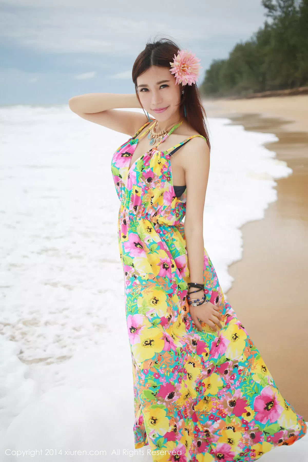 秀人集.com_[XiuRen秀人网]No.200_花仙子美女绮里嘉ula花色连身裙海边撩人风情性感写真69P