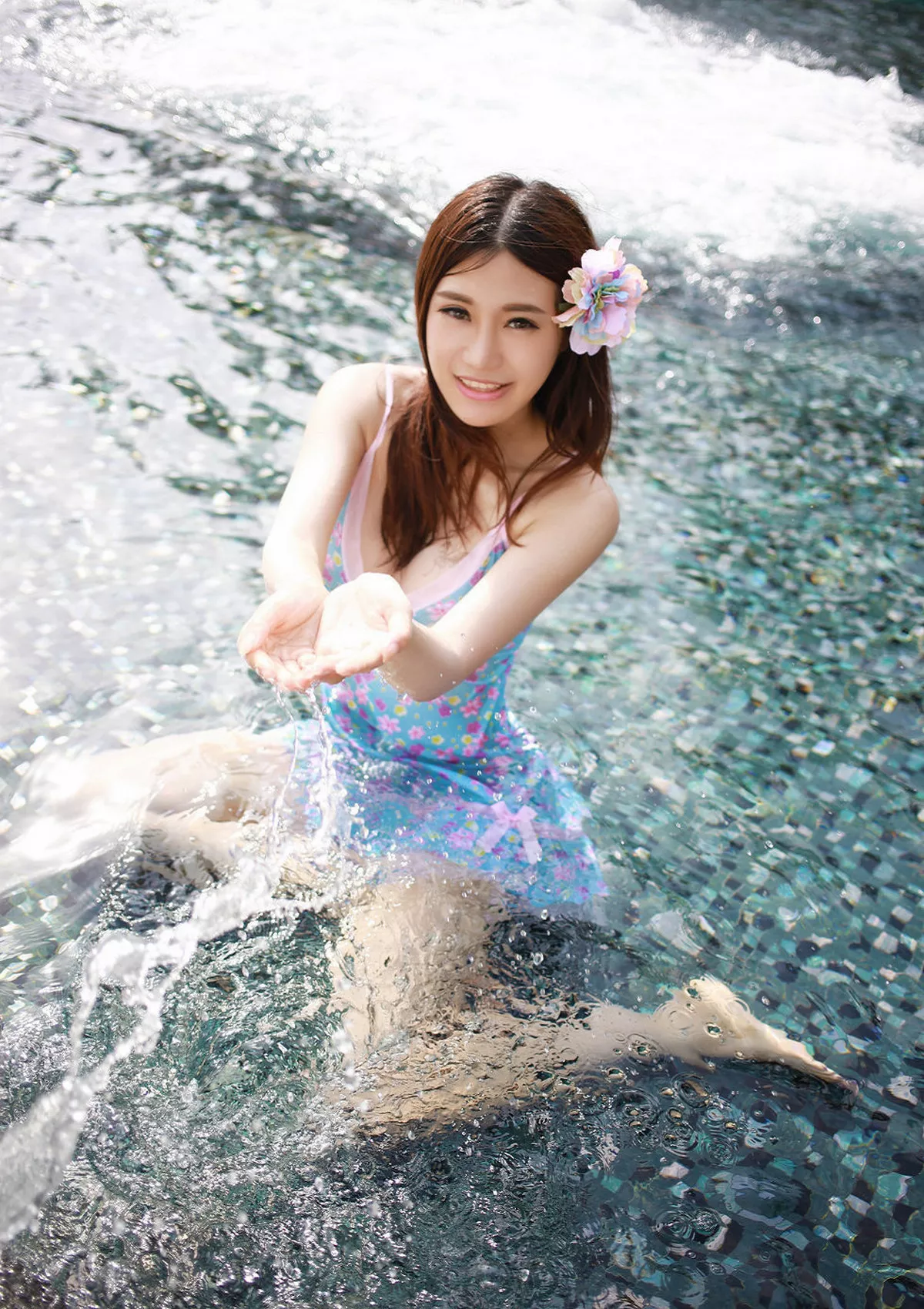 秀人集.com_[XiuRen秀人网]No.188_嫩模绮里嘉ula泰国旅拍海边风情性感比基尼完美身材写真50P