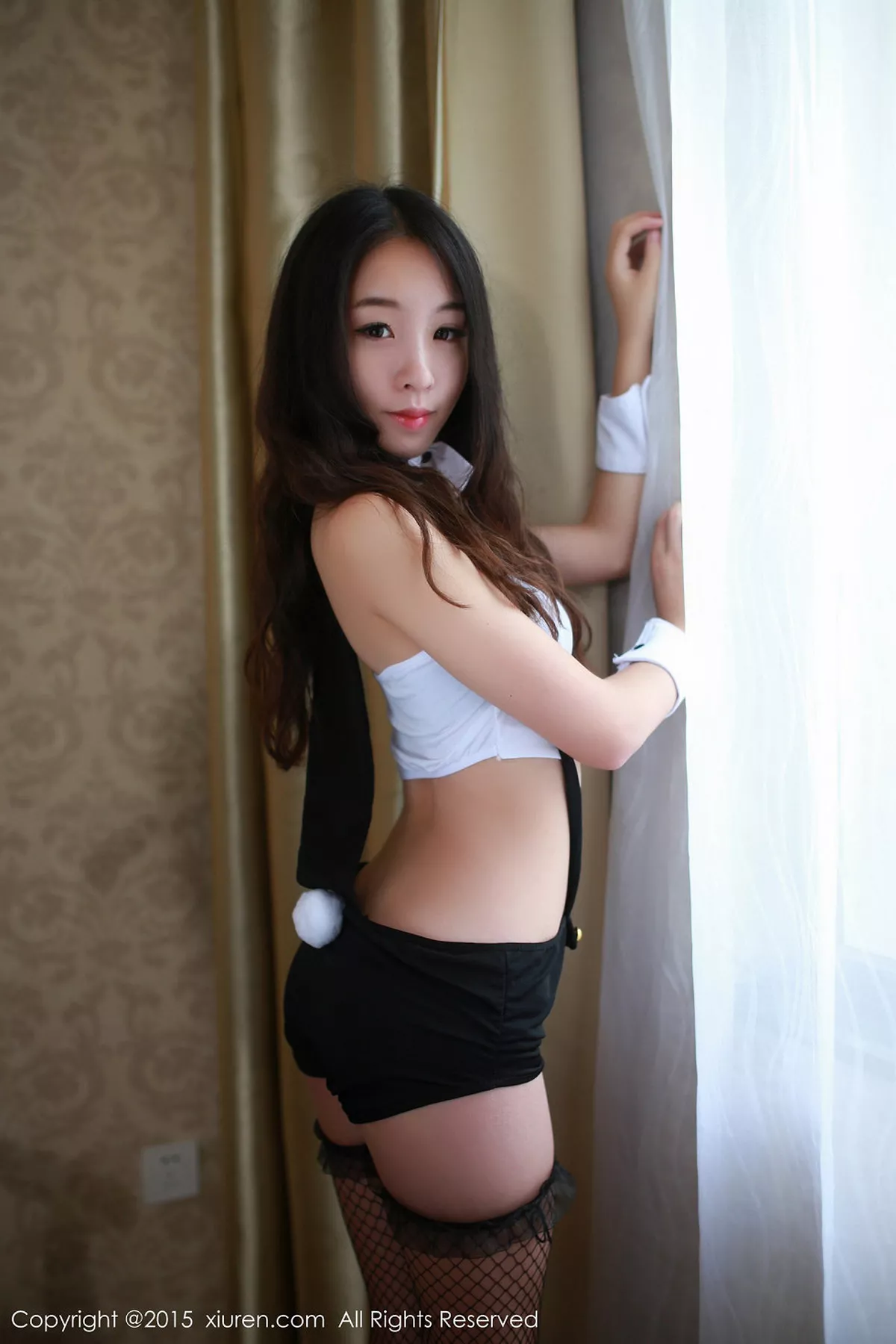 秀人集.com_[XiuRen秀人网]No.347_学生妹子梓萱Crystal抹胸连衣裙秀苗条身材性感黑丝写真60P
