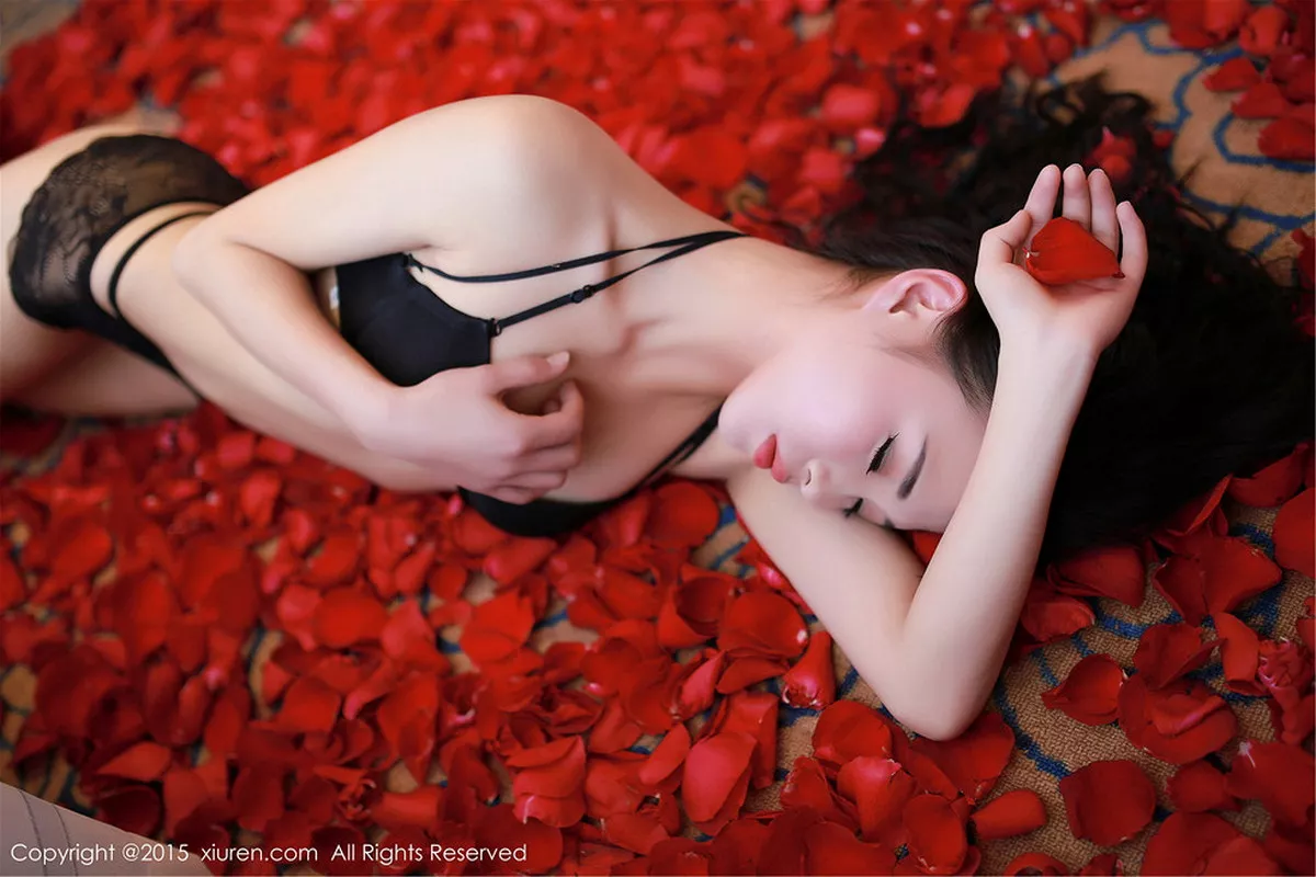 秀人集.com_[XiuRen秀人网]No.276_嫩模CyberJelly霜爷黑色蕾丝内衣玫瑰花香艳诱惑写真63P