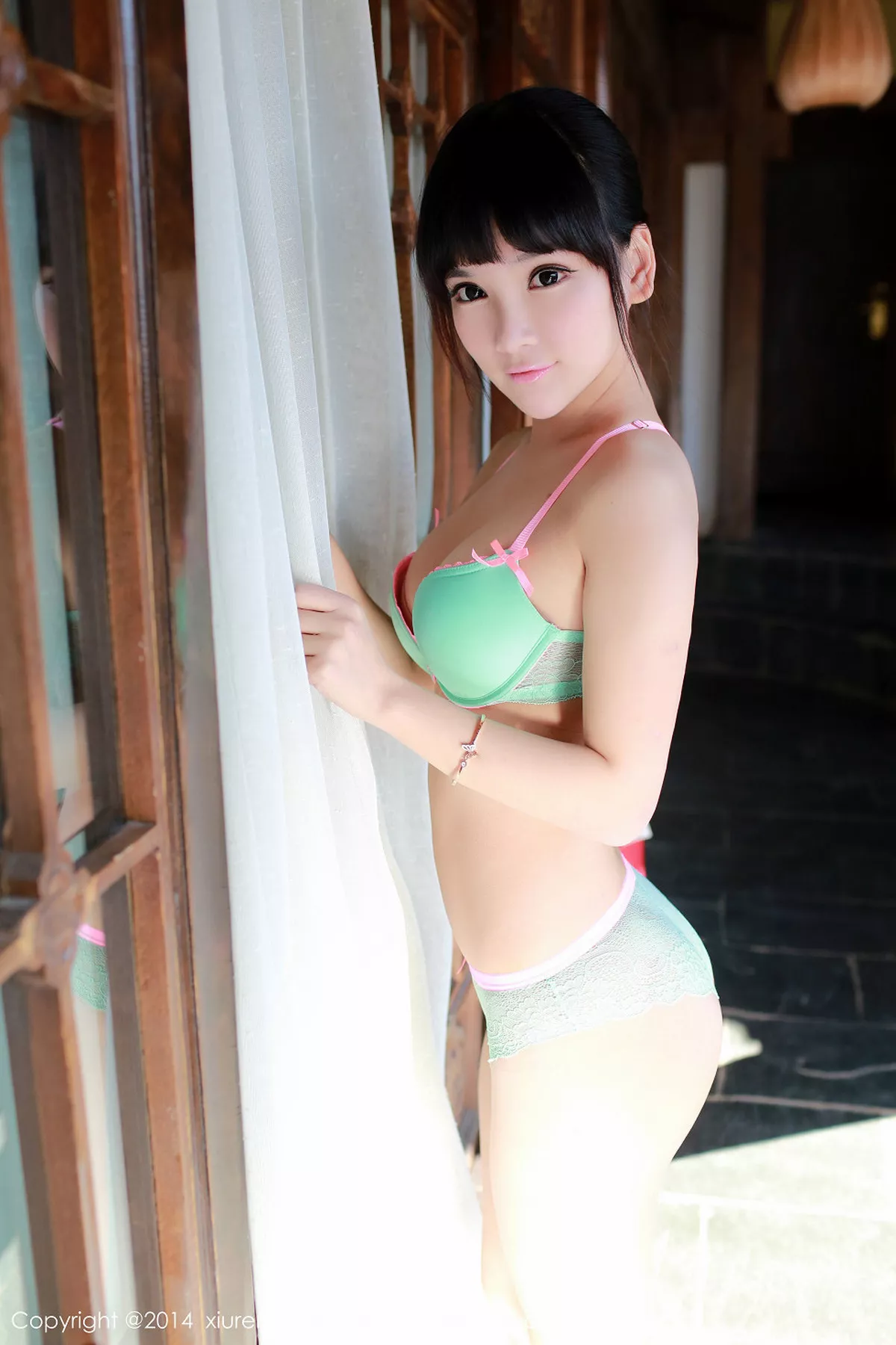 秀人集.com_[XiuRen秀人网]No.239_嫩模妮儿Bluelabel粉红肚兜+性感丁字裤系列诱惑写真35P