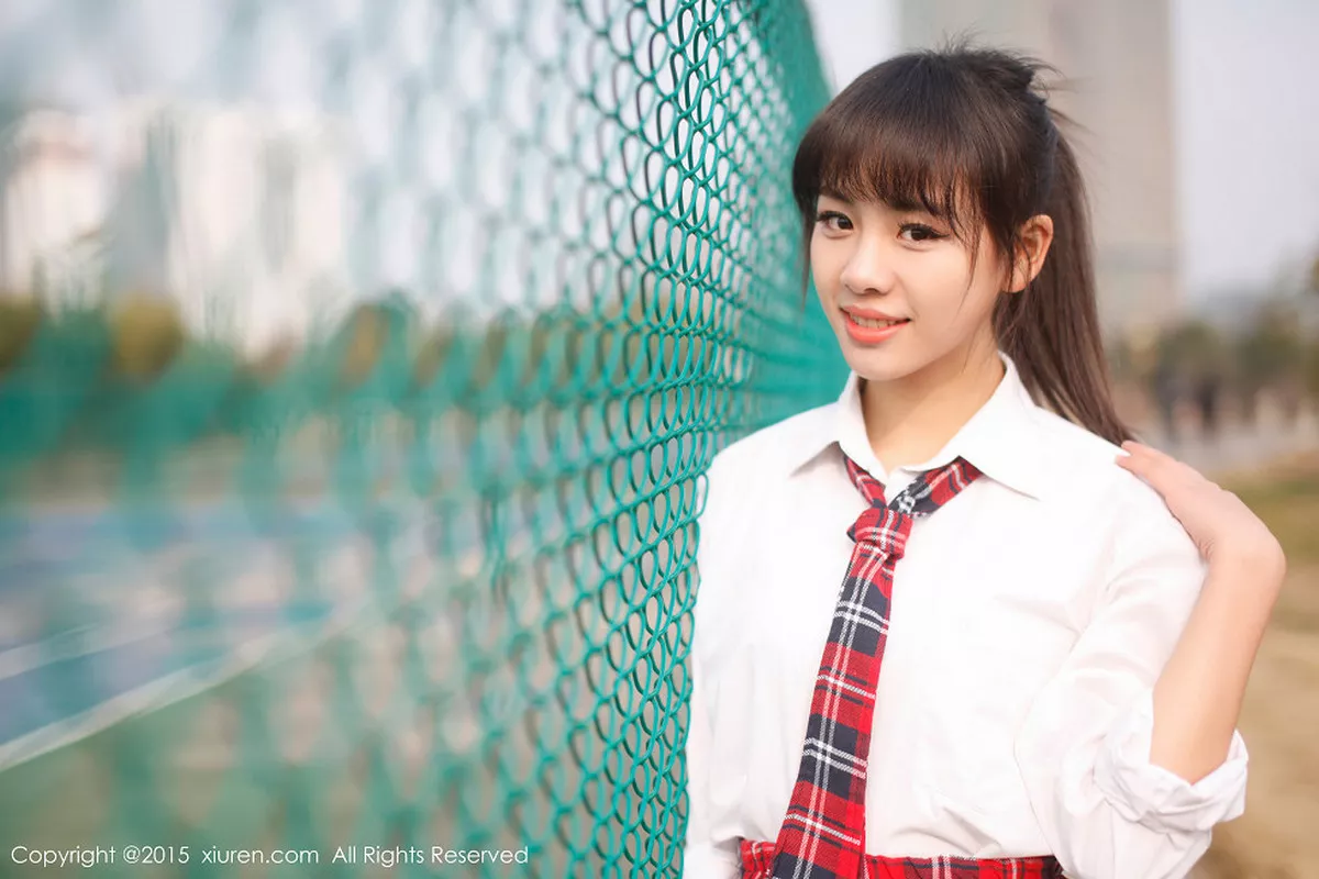 秀人集.com_[XiuRen秀人网]No.318_邻家女孩七米baby户外红色格子裙清新学生装迷人写真112P