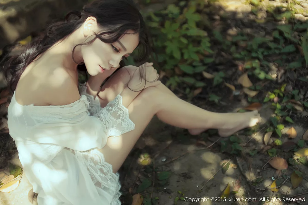 秀人集.com_[XiuRen秀人网]No.297_性感女神HONEYAL书本挡胸半裸秀豪乳完美诱惑写真50P