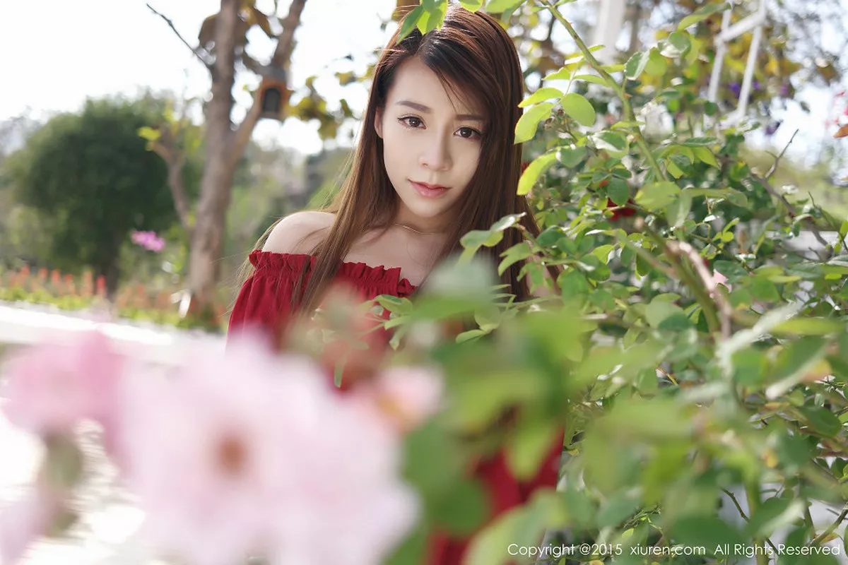 秀人集.com_[XiuRen秀人网]No.303_嫩模vetiver嘉宝贝儿泰国旅拍火红长裙性感迷人写真49P