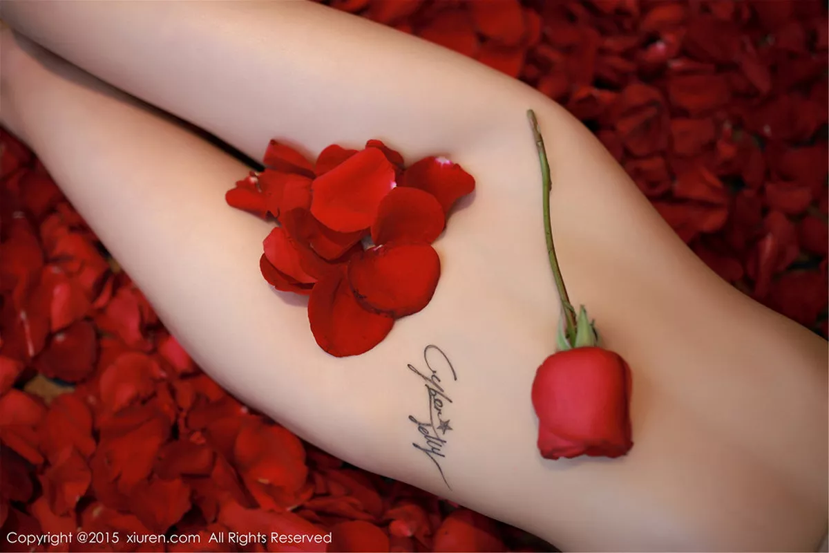 秀人集.com_[XiuRen秀人网]No.276_嫩模CyberJelly霜爷黑色蕾丝内衣玫瑰花香艳诱惑写真63P