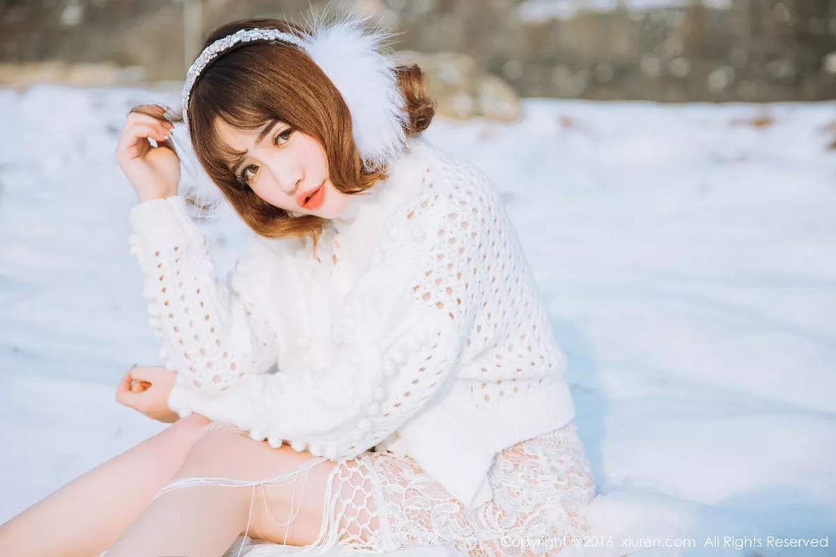 秀人集.com_[XiuRen秀人网]No.484_嫩模徐cake雪地里白色缕空毛衣美丽冻人秀豪乳写真35P