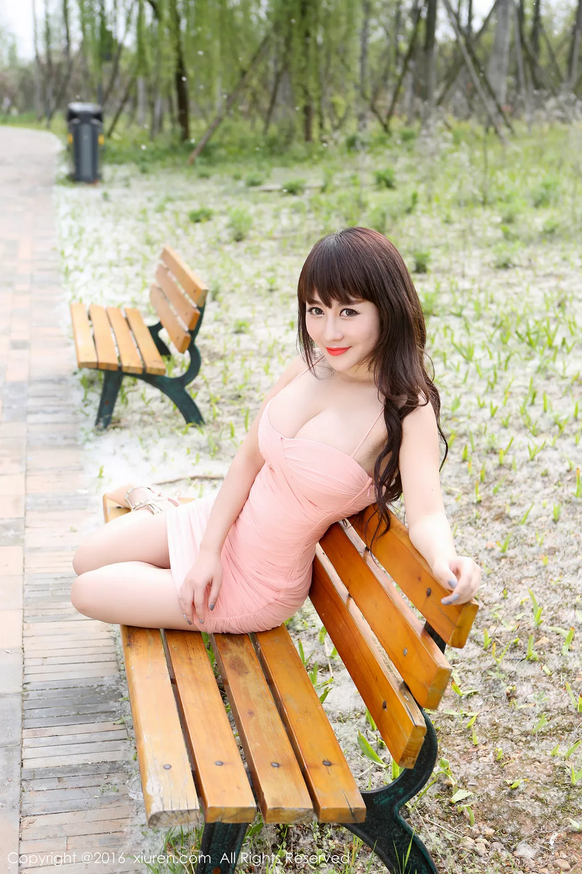 秀人集.com_[XiuRen秀人网]No.529_嫩模陈巧蓓isabella粉红低胸连体裙秀F杯豪乳诱惑写真55P