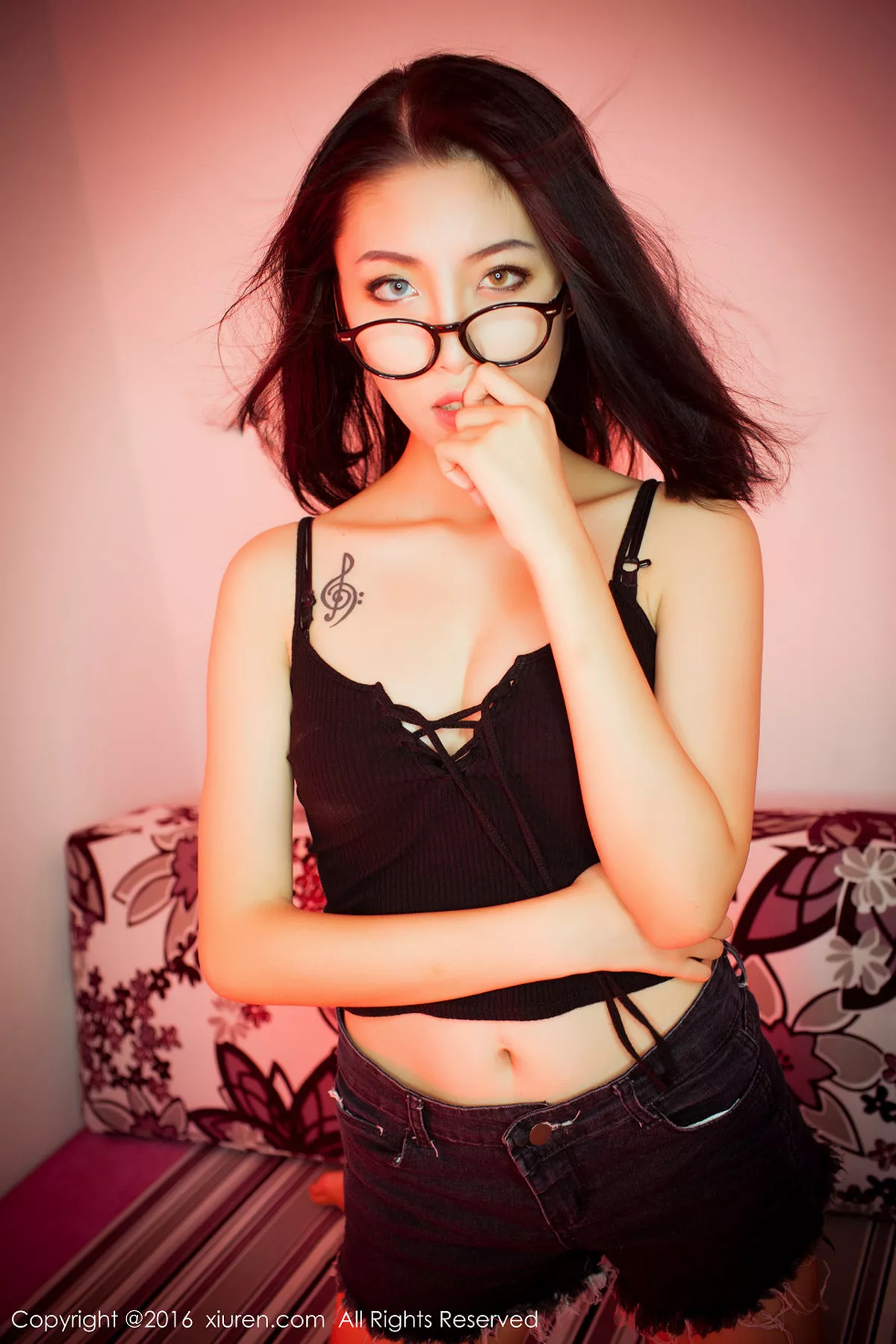 秀人集.com_[XiuRen秀人网]No.617_嫩模BOBO_xk牛仔热裤秀完美身材狐媚双眼冷艳迷人写真49P