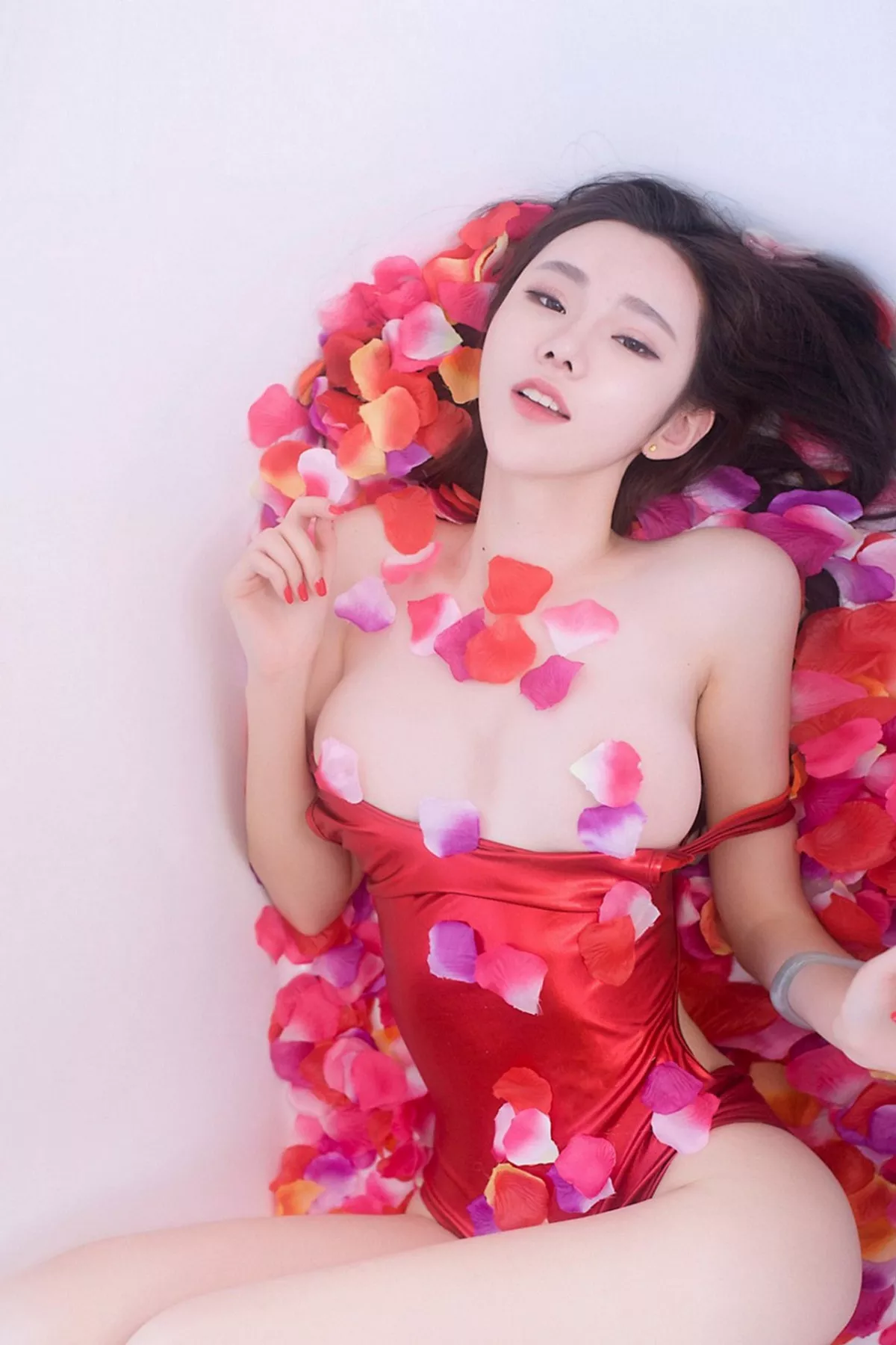 秀人集.com_[XiuRen秀人网]No.625_嫩模萌琪琪Irene高叉猩红色连体比基尼半脱秀豪乳诱惑写真59P