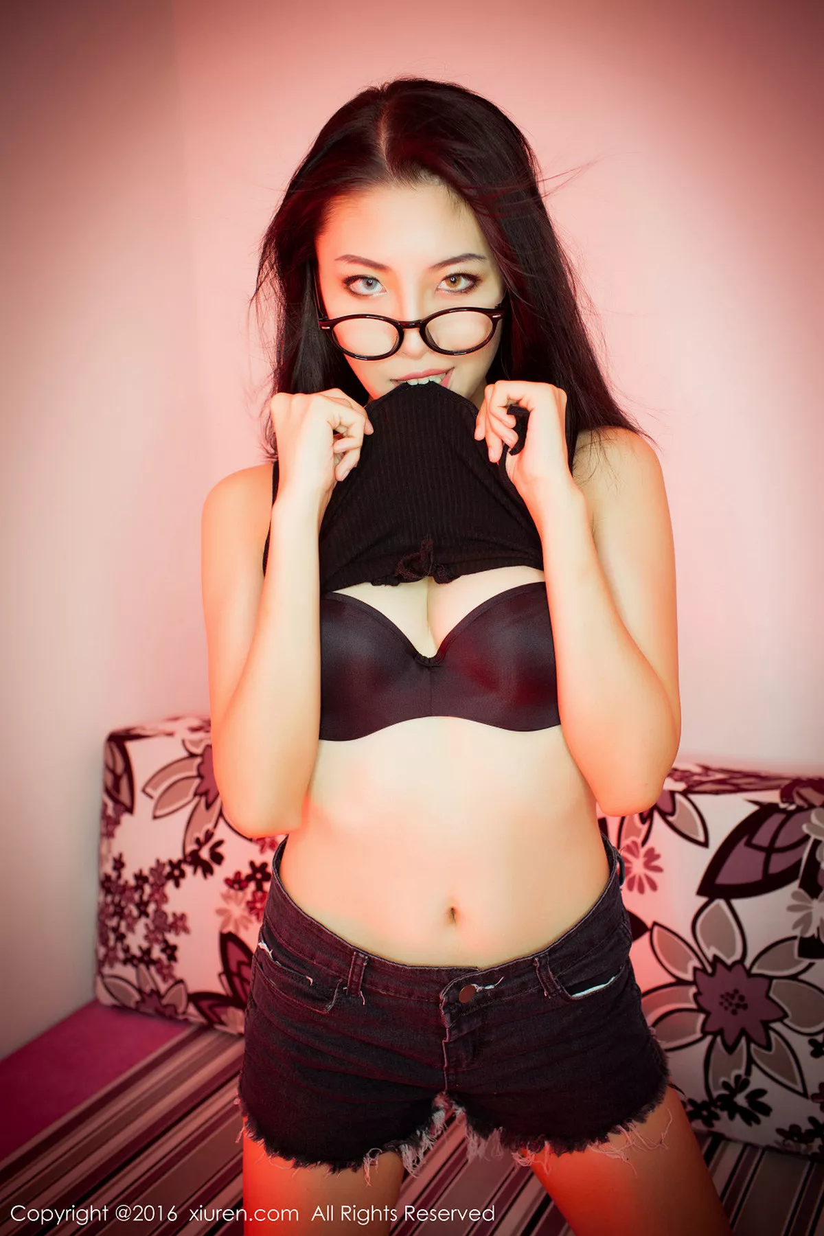 秀人集.com_[XiuRen秀人网]No.617_嫩模BOBO_xk牛仔热裤秀完美身材狐媚双眼冷艳迷人写真49P