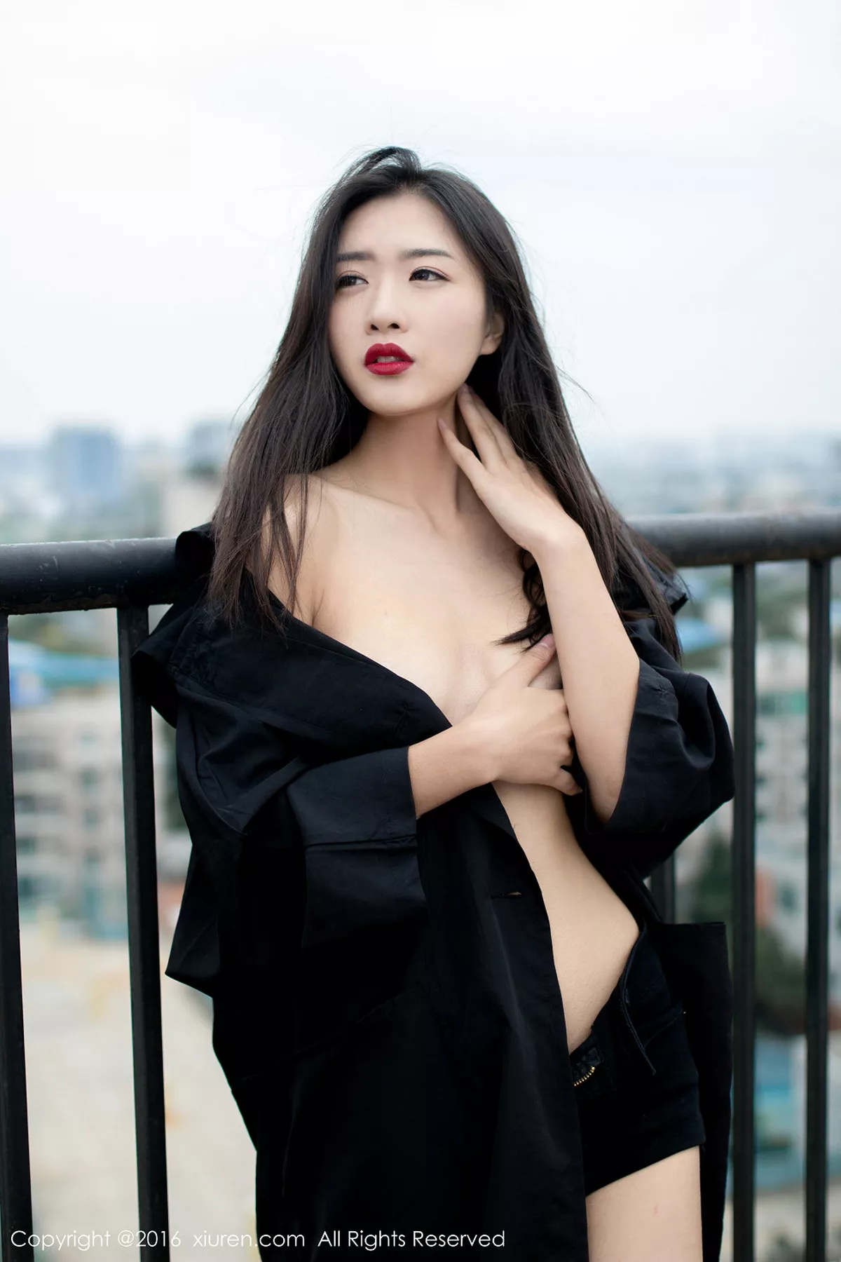 秀人集.com_[XiuRen秀人网]No.624_嫩模周琰琳LIN室外露天天台性感内衣黑色蕾丝袜迷人美腿写真49P