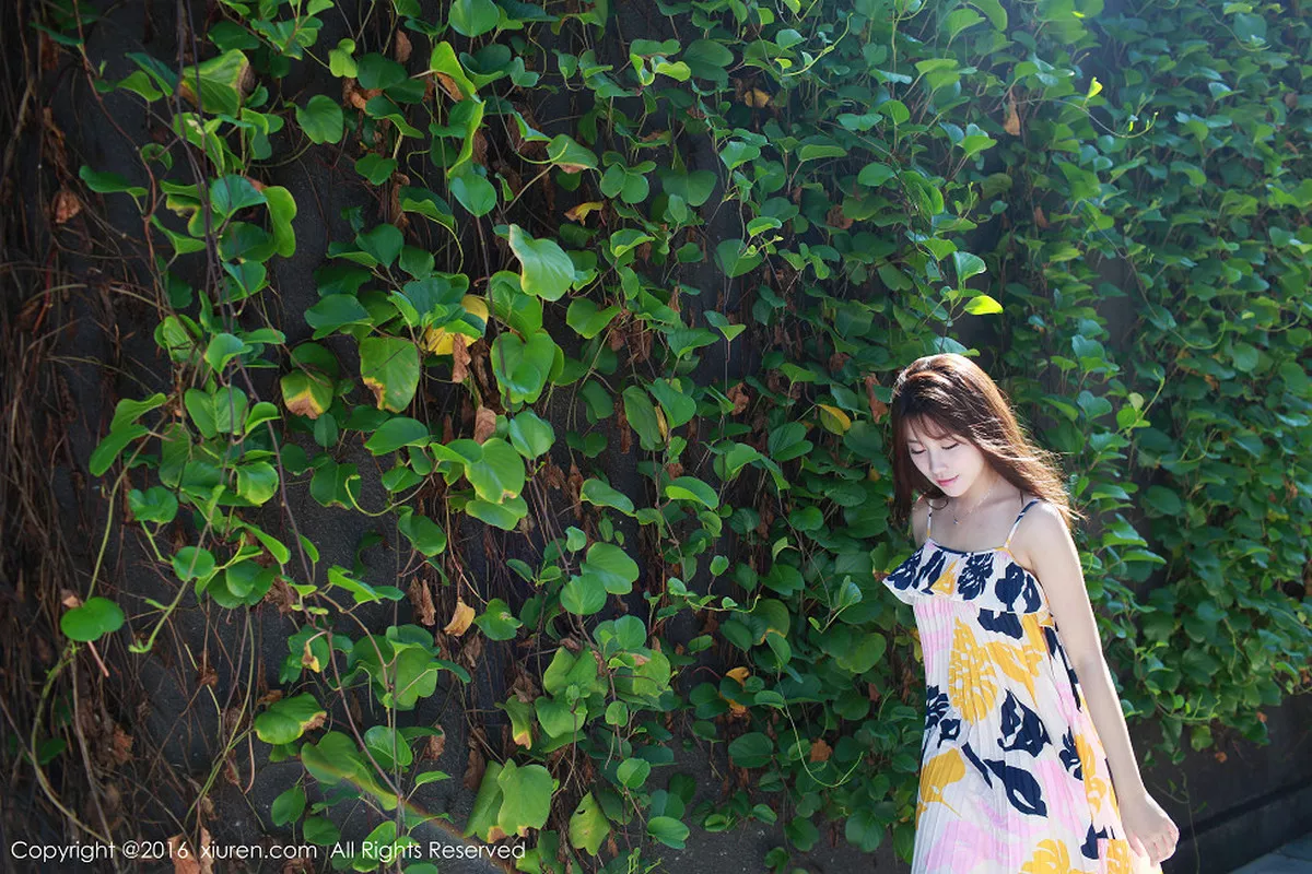 秀人集.com_[XiuRen秀人网]No.542_嫩模许诺Sabrina巴厘岛旅拍黄色短裤秀白嫩美腿性感写真47P