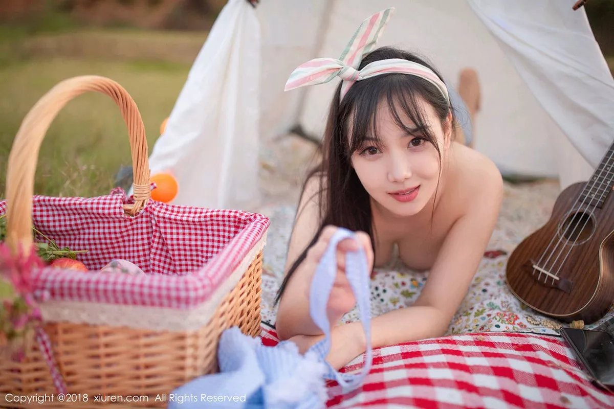 秀人集.com_[XiuRen秀人网]No.1207_嫩模徐微微mia户外性感女仆装半脱露美乳翘臀极致诱惑写真80P