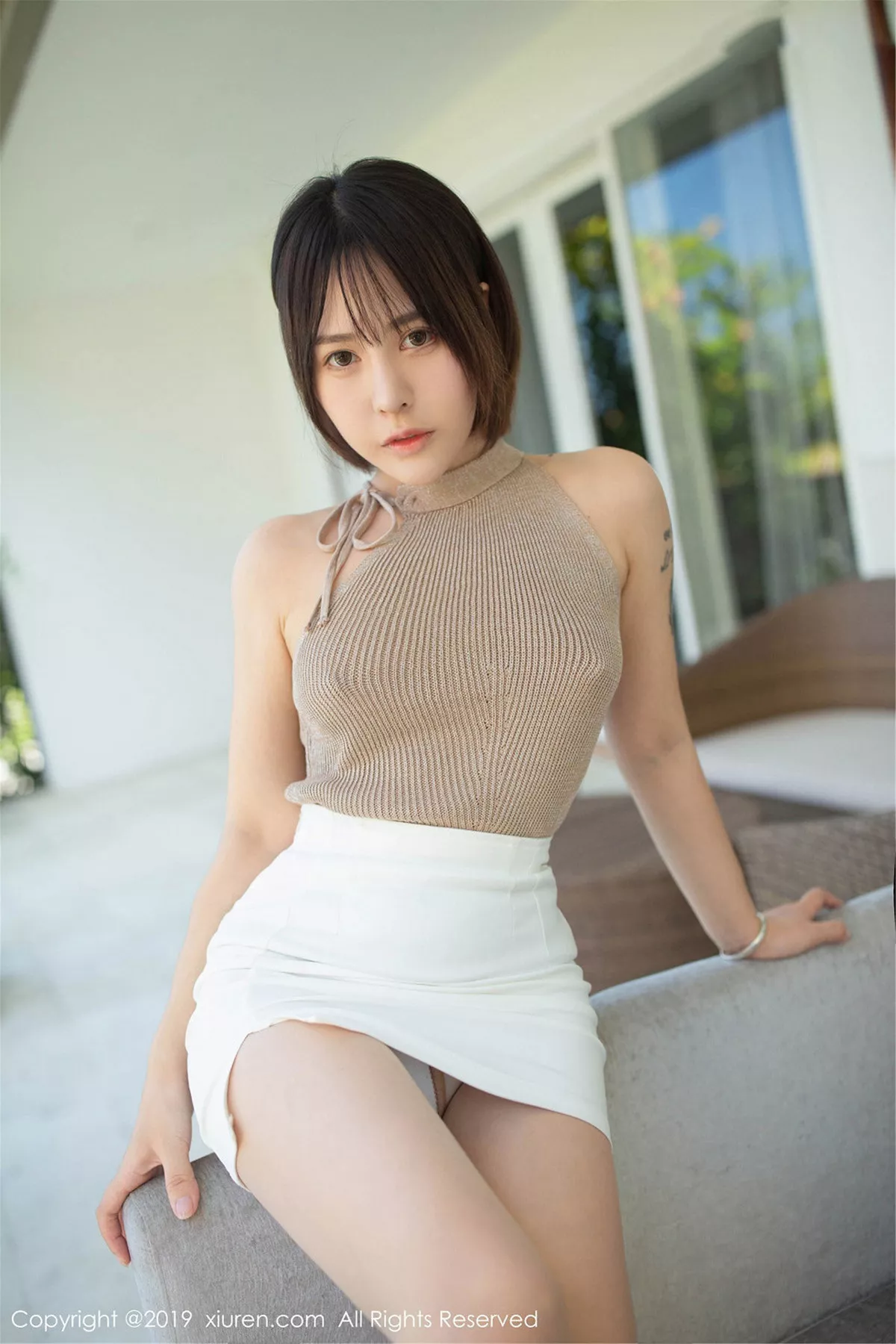 秀人集.com_[XiuRen秀人网]No.1598_女神Evelyn艾莉巴厘岛旅拍性感毛衣真空激凸秀惹火身材诱惑写真78P