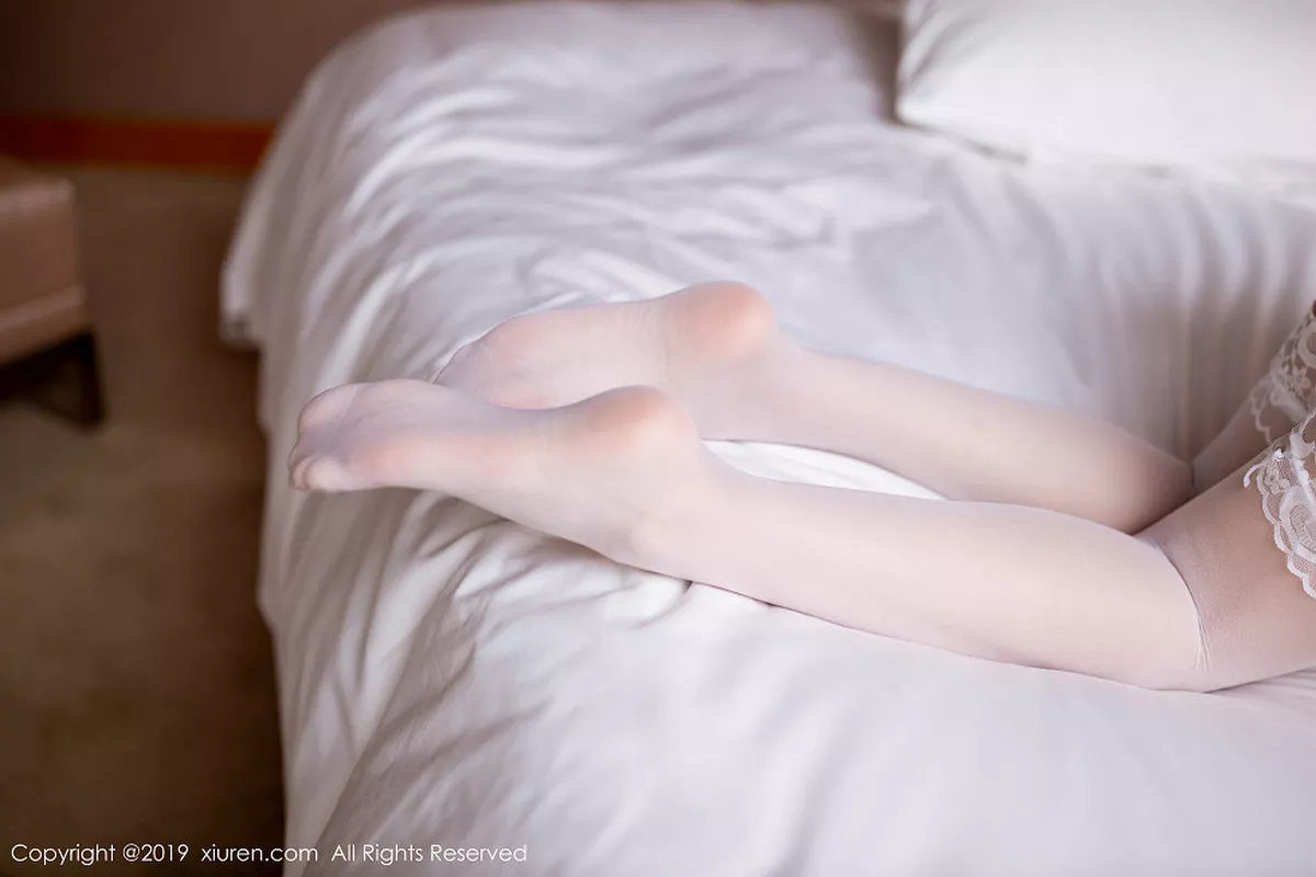 秀人集.com_[XiuRen秀人网]No.1665_嫩模小九月私房护士装+白色蕾丝内衣秀完美身材诱惑写真64P