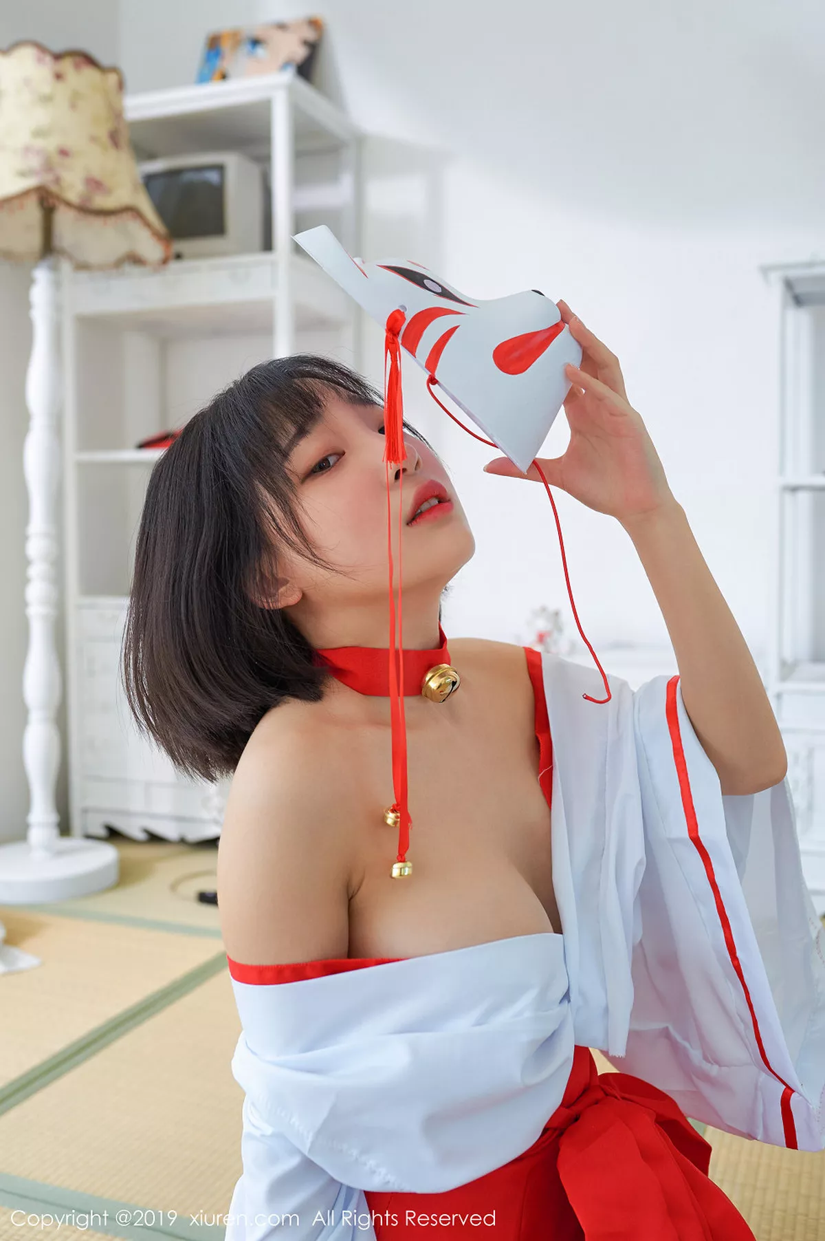 秀人集.com_[XiuRen秀人网]No.1702_模特_卿卿韩国旅拍私房面具魅惑半露豪乳+户外比基尼性感写真68P