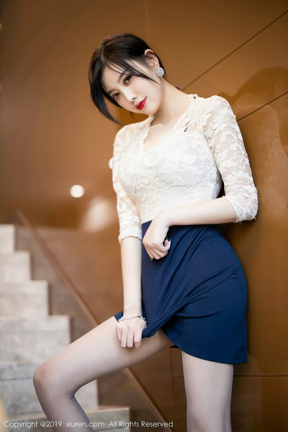 秀人集.com_[XiuRen秀人网]No.1717_女神杨晨晨sugar优雅吊裙配肉丝裤袜秀完美身材销魂诱惑写真70P