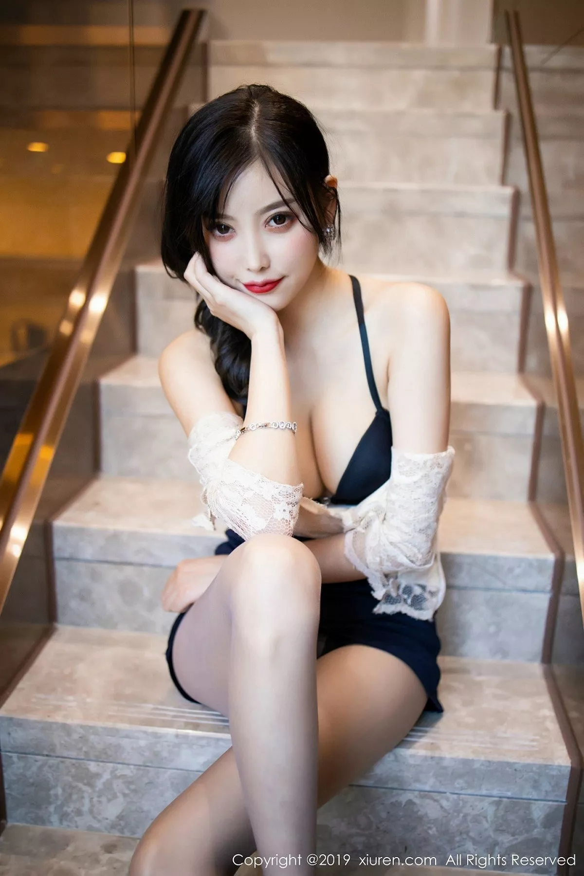 秀人集.com_[XiuRen秀人网]No.1717_女神杨晨晨sugar优雅吊裙配肉丝裤袜秀完美身材销魂诱惑写真70P