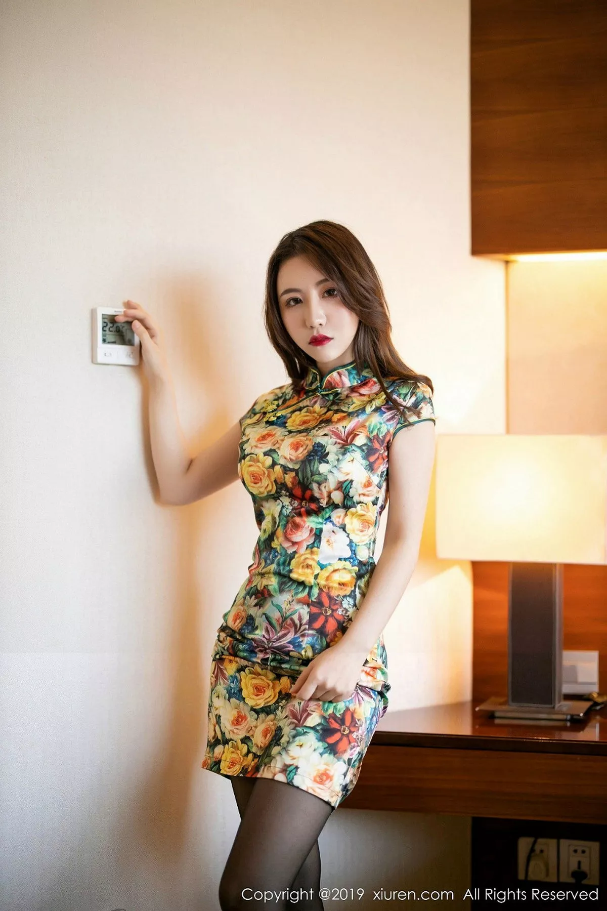 秀人集.com_[XiuRen秀人网]No.1727_嫩模绯月樱-Cherry花色旗袍半脱露无内黑丝裤袜撩人诱惑写真87P