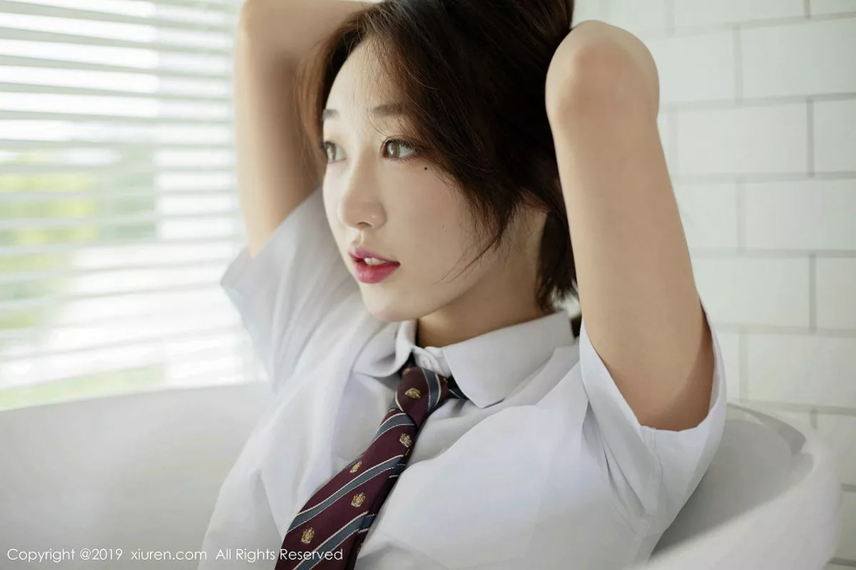 秀人集.com_[XiuRen秀人网]No.1729_嫩模小九月私房学生制服半脱露无内黑丝裤袜完美诱惑写真61P