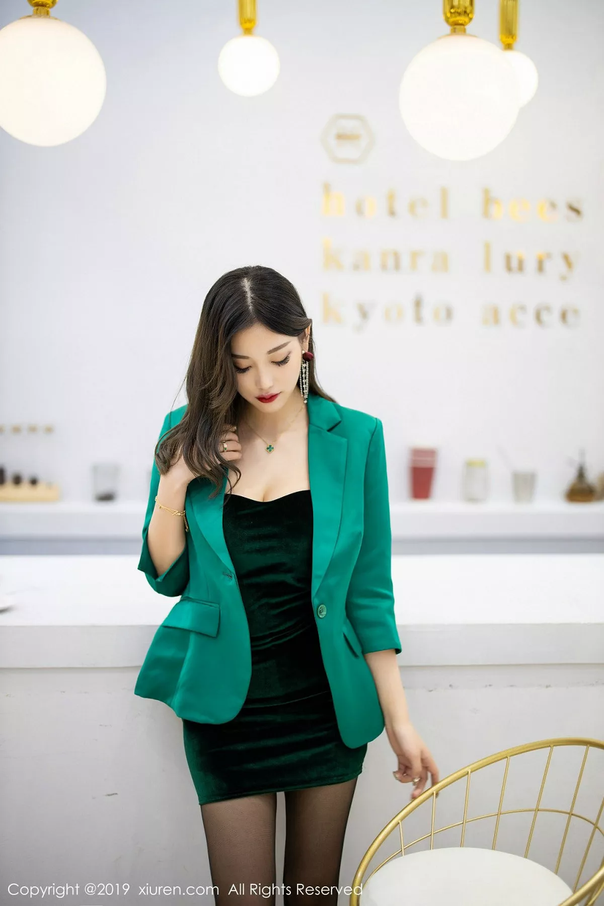 秀人集.com_[XiuRen秀人网]No.1731_女神杨晨晨sugar私房墨绿色抹胸裙配黑丝裤袜秀美腿诱惑写真98P