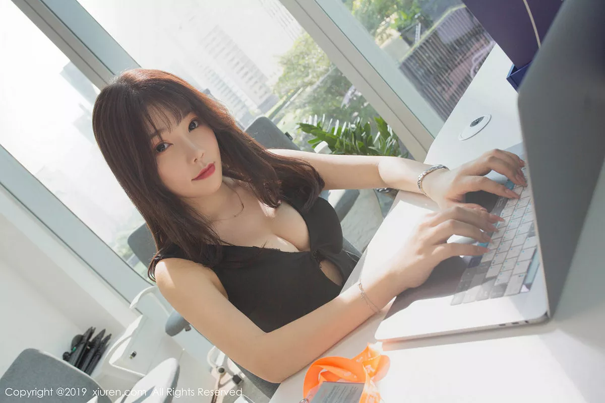 秀人集.com_[XiuRen秀人网]No.1757_女神芝芝Booty办公室主题性感女秘书超薄无内黑丝惹火诱惑写真54P