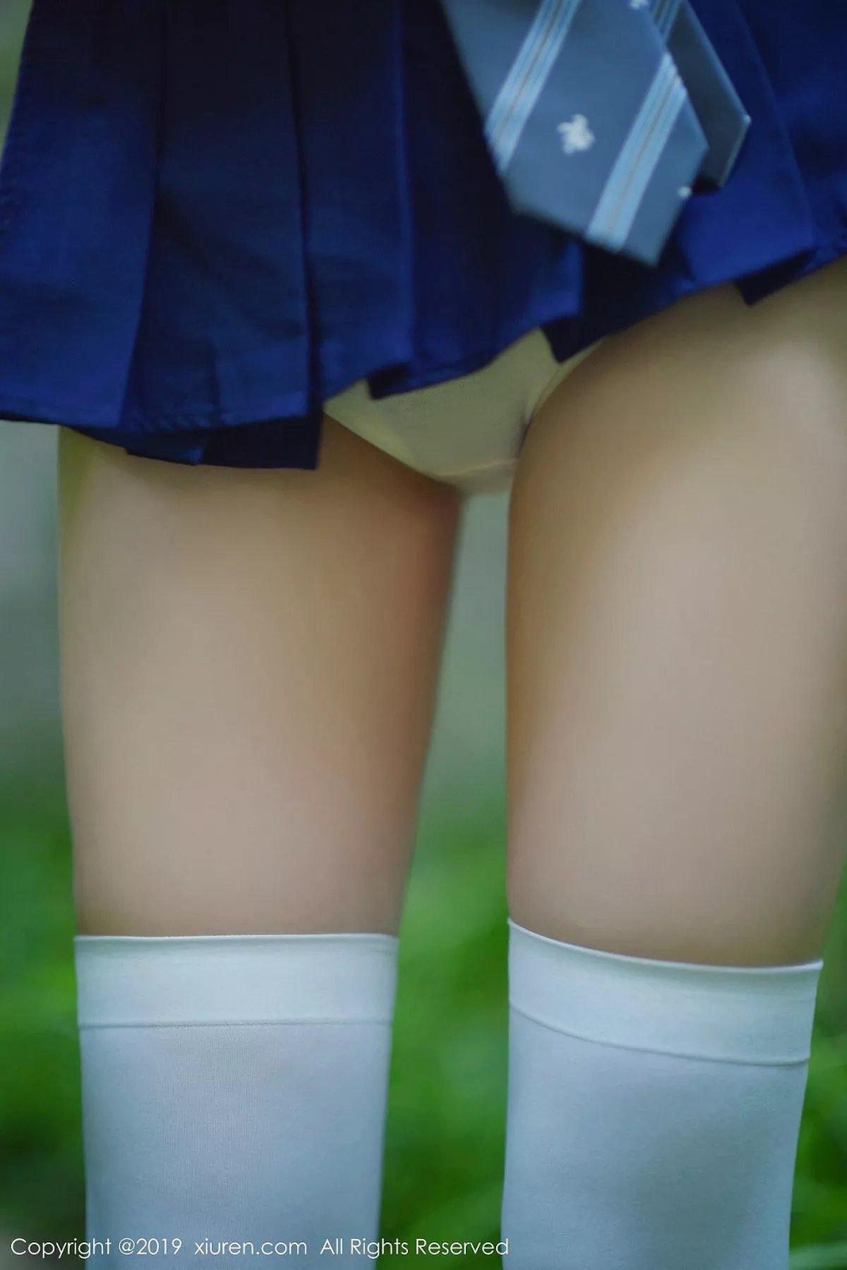 秀人集.com_[XiuRen秀人网]No.1733_嫩模沈梦瑶户外清爽学生装大胆半脱露白色蕾丝内衣诱惑写真60P