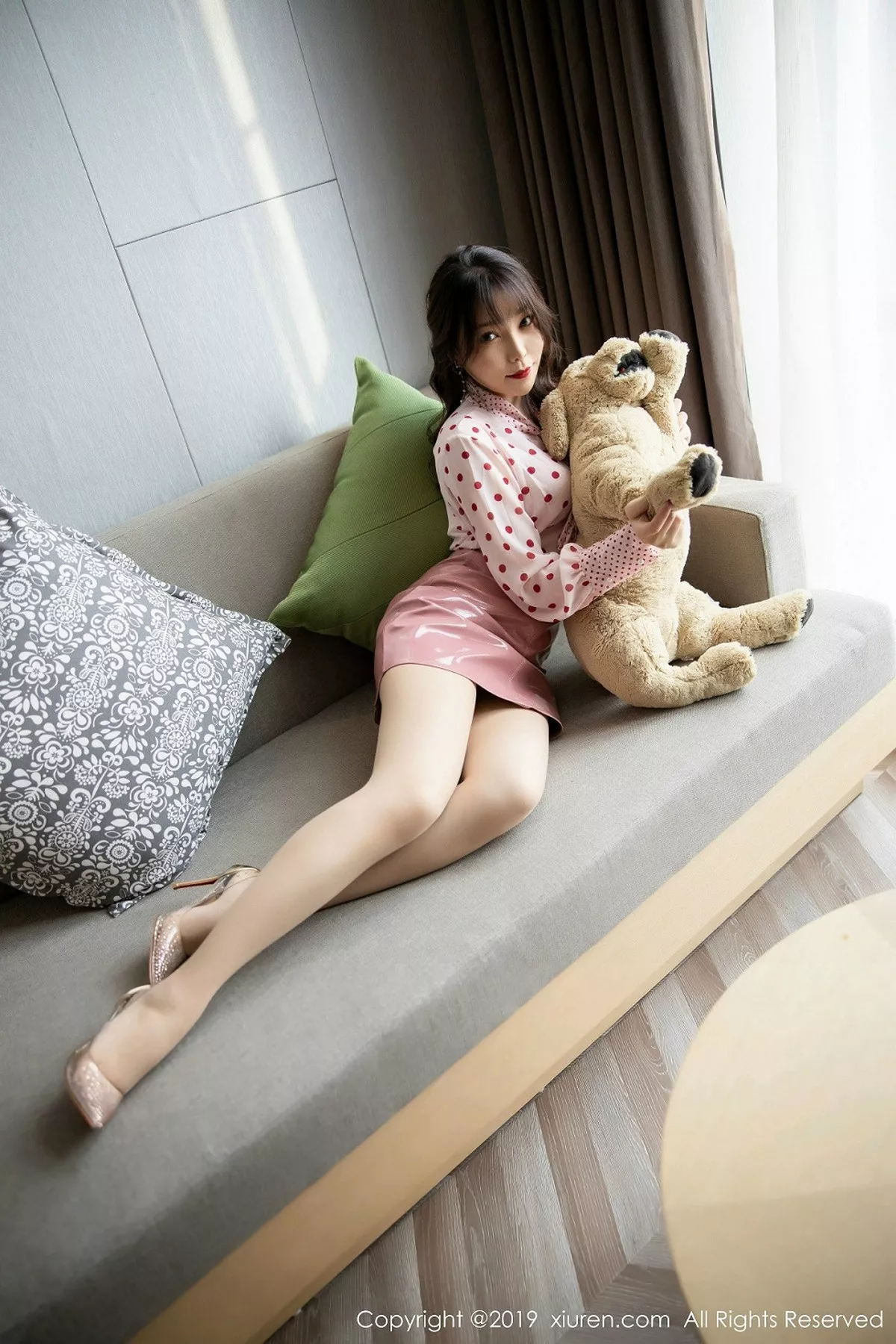 秀人集.com_[XiuRen秀人网]No.1742_女神芝芝Booty私房粉色短裙半脱露无内肉丝裤袜秀翘臀诱惑写真87P